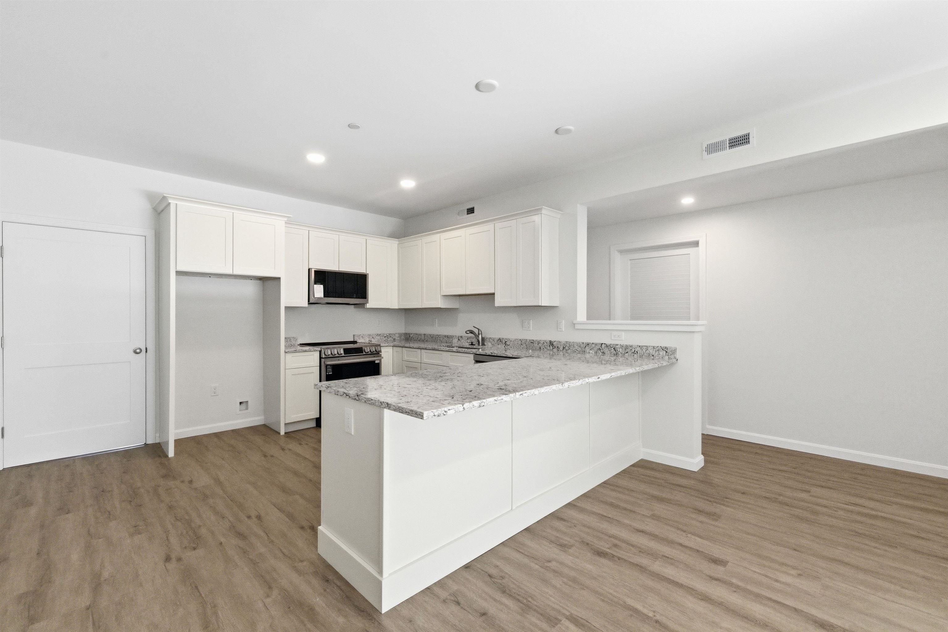 Lincoln, New Hampshire, 03251, United States, 3 Bedrooms Bedrooms, ,2 BathroomsBathrooms,Residential,For Sale,1980638