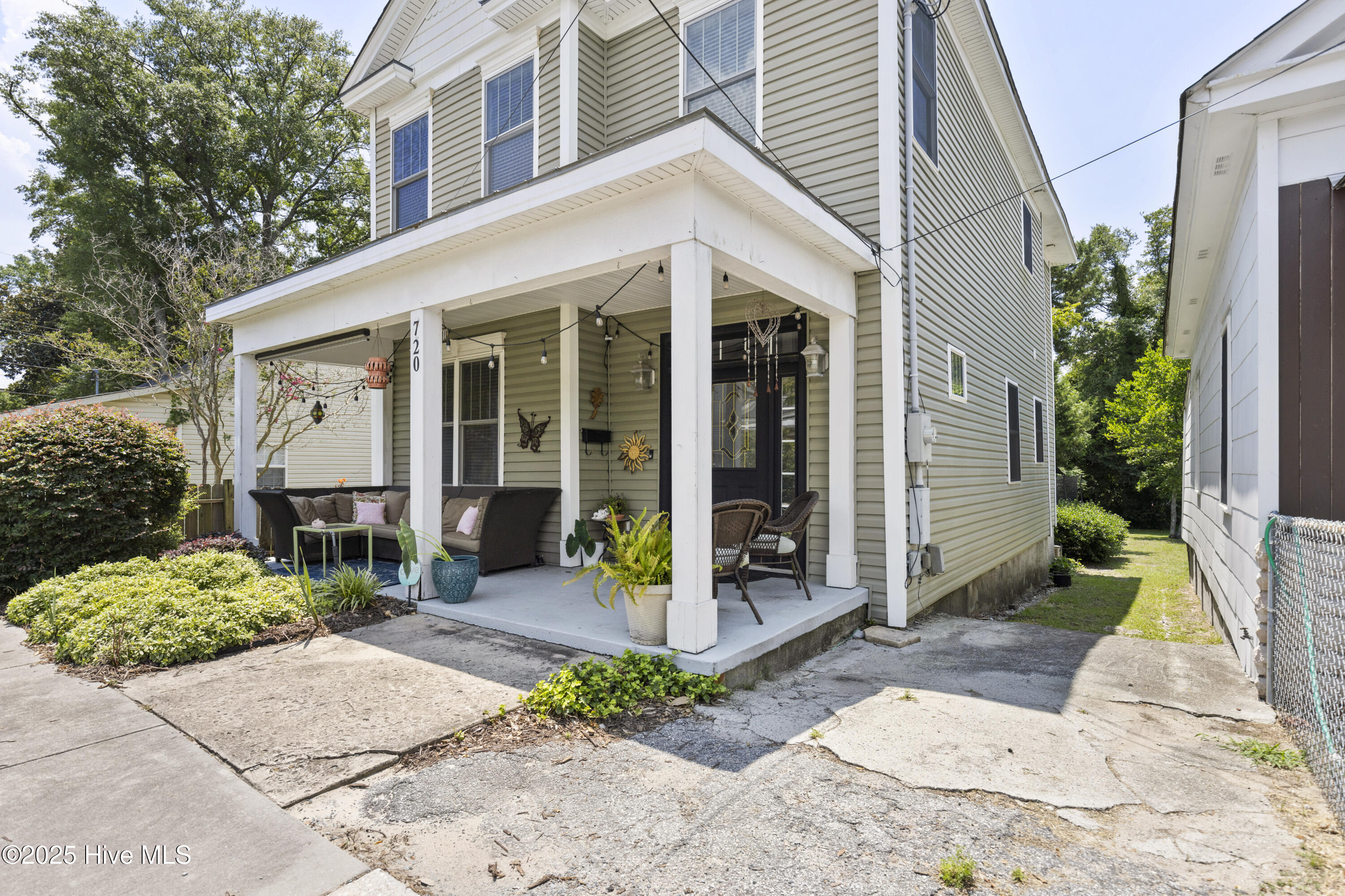 Wilmington, North Carolina, 28401, United States, 4 Bedrooms Bedrooms, ,3 BathroomsBathrooms,Residential,For Sale,1882857