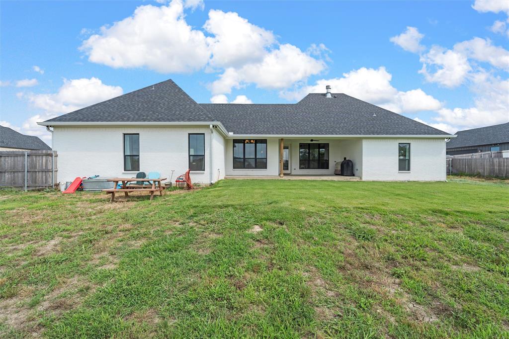 Moody, Texas, 76557, United States, 5 Bedrooms Bedrooms, ,4 BathroomsBathrooms,Residential,For Sale,1847526