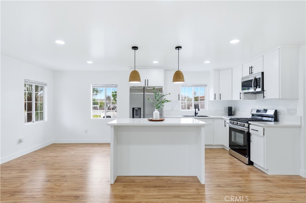 Bell, California, 90201, United States, 2 Bedrooms Bedrooms, ,1 BathroomBathrooms,Residential,For Sale,2048327