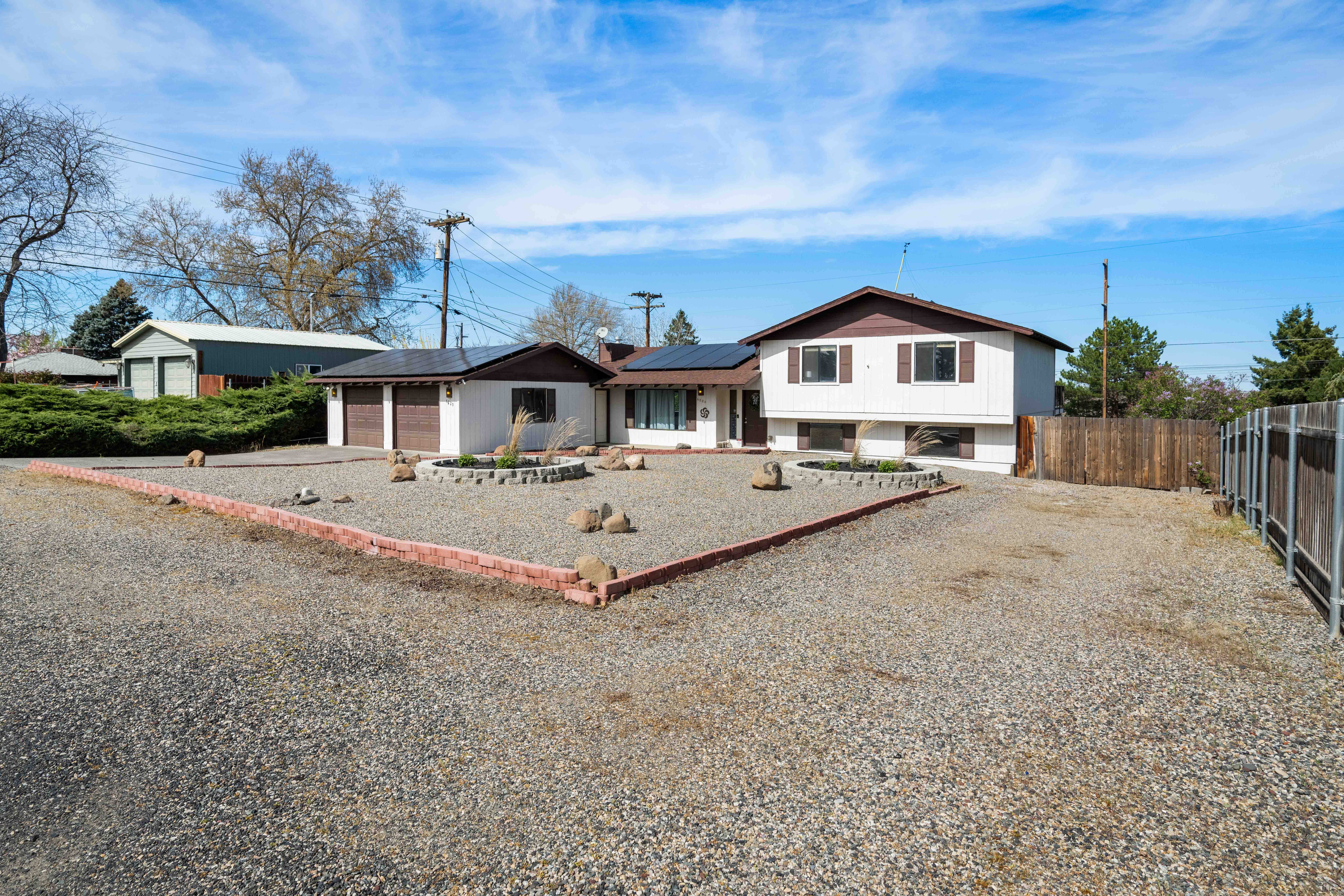  Stunning Views & Solar Panel Efficiency - 物件實景
