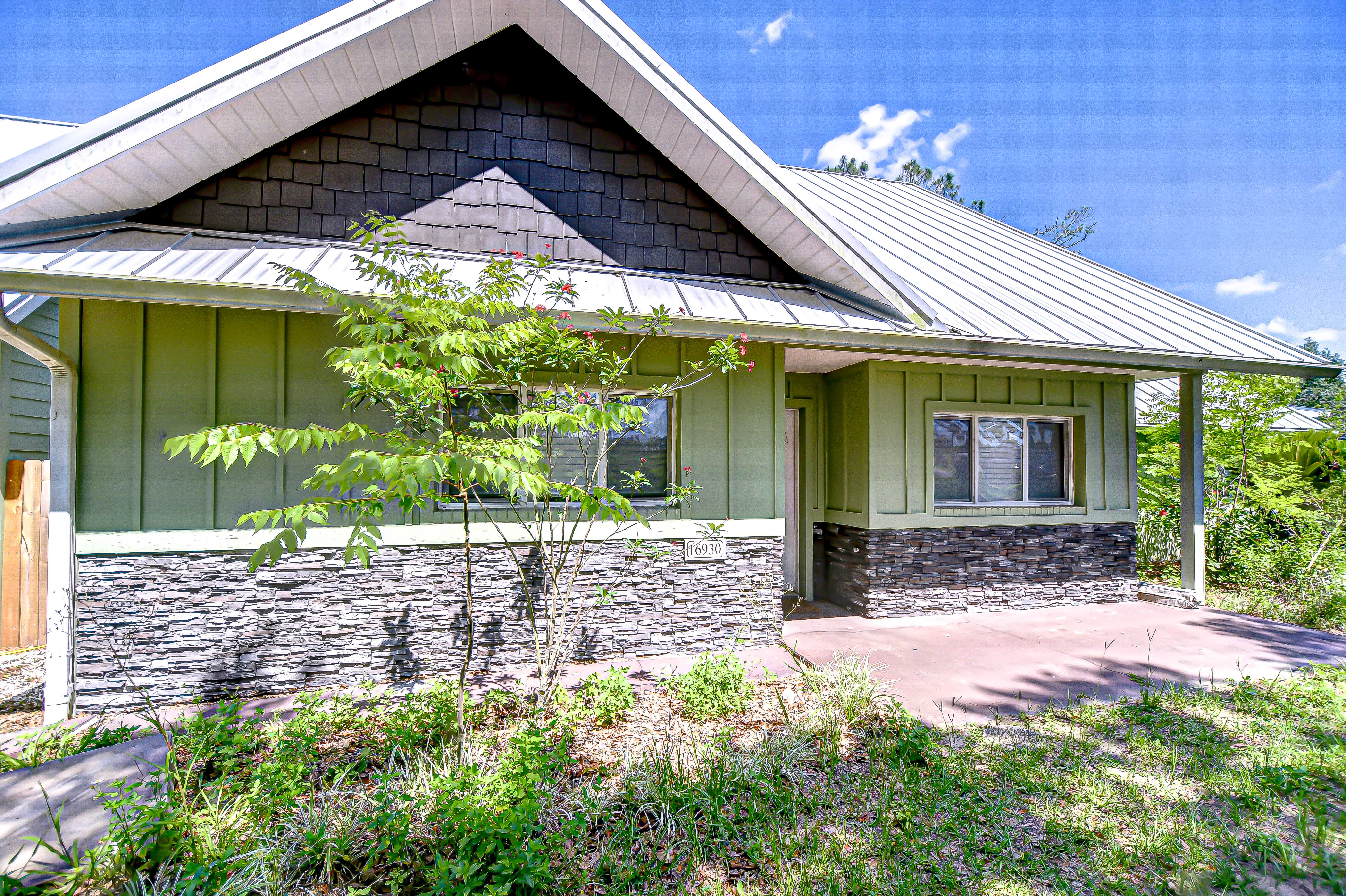 Dade City, Florida, 33523, United States, 4 Bedrooms Bedrooms, ,3 BathroomsBathrooms,Residential,For Sale,1873323