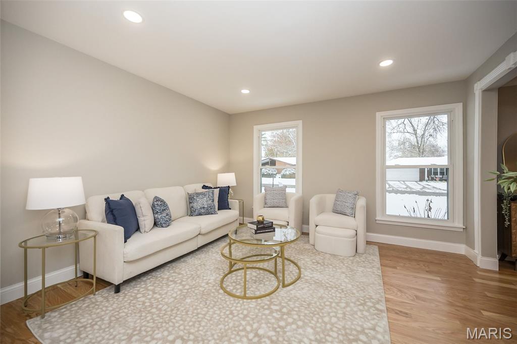 Ellisville, Missouri, 63011, United States, 4 Bedrooms Bedrooms, ,3 BathroomsBathrooms,Residential,For Sale,2002113