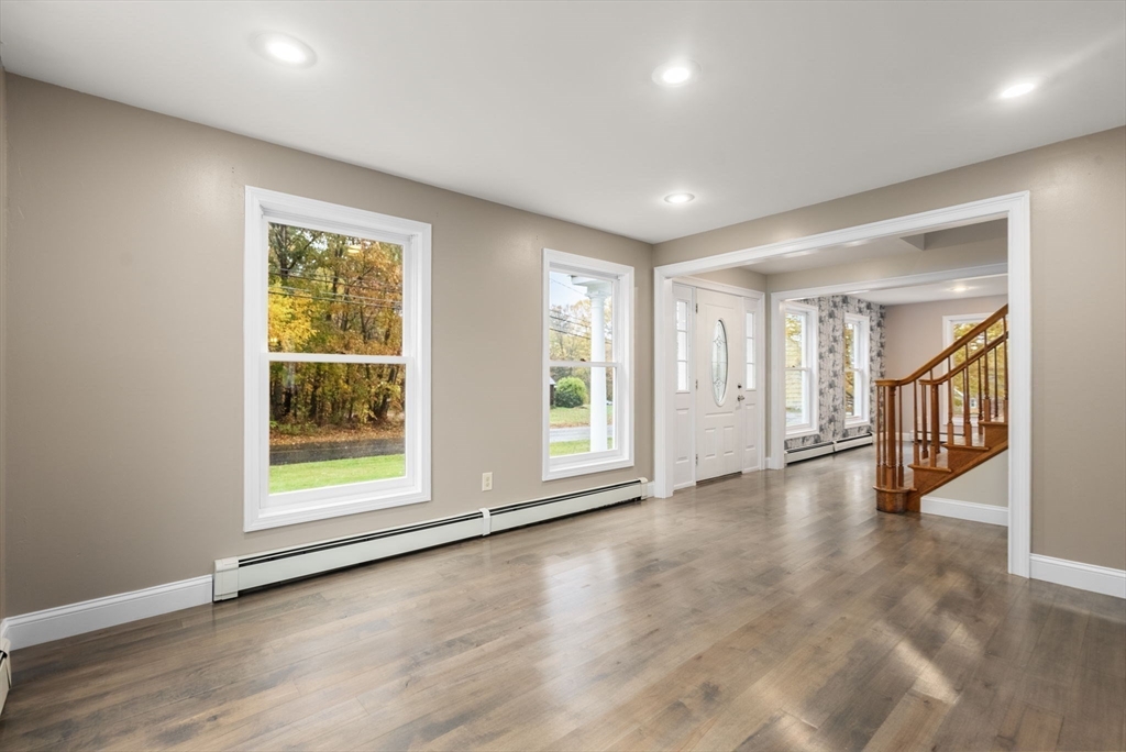 Greenfield, Massachusetts, 01301, United States, 4 Bedrooms Bedrooms, ,4 BathroomsBathrooms,Residential,For Sale,1967779