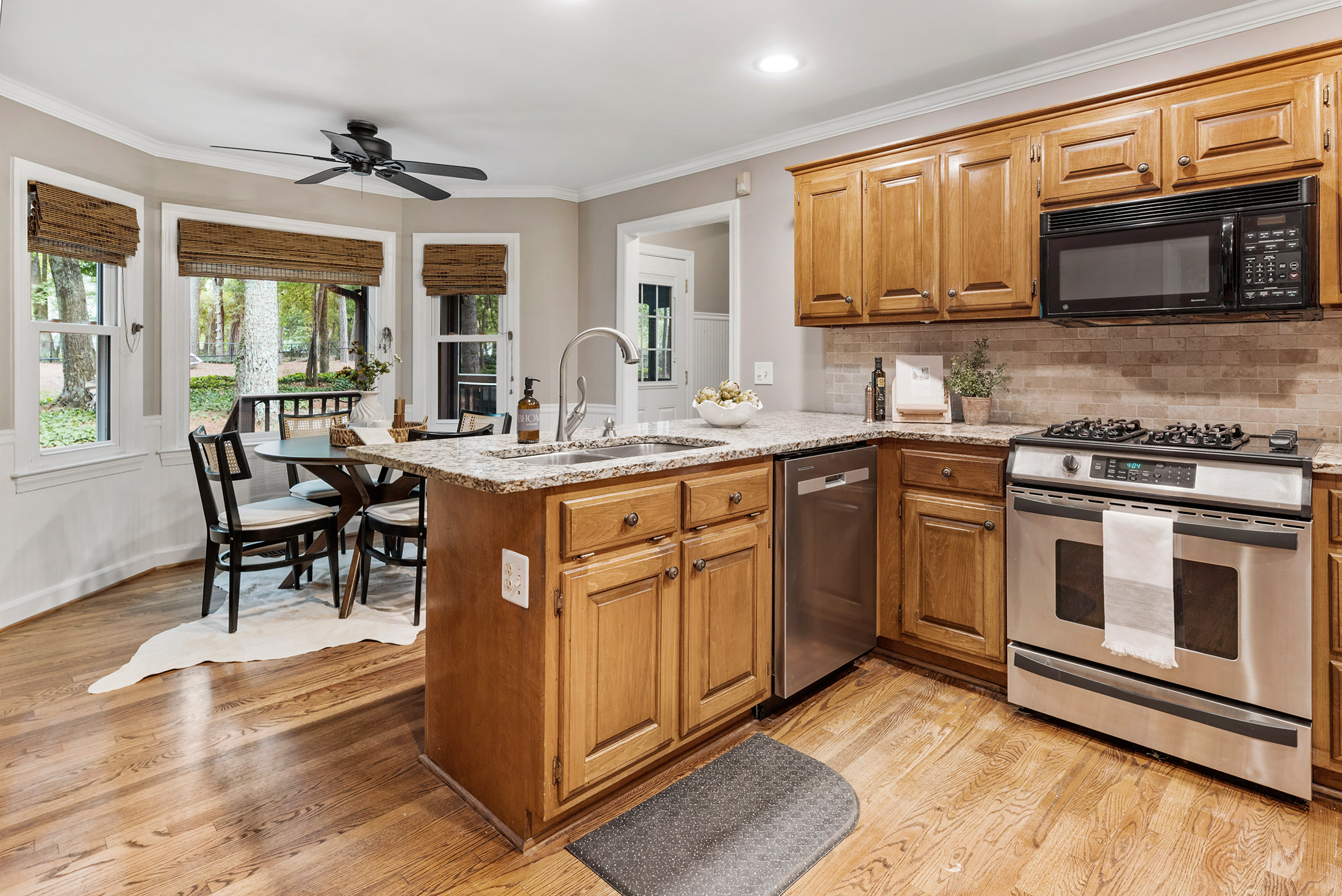  Andover North Home Blends Privacy and Convenience - 物件實景