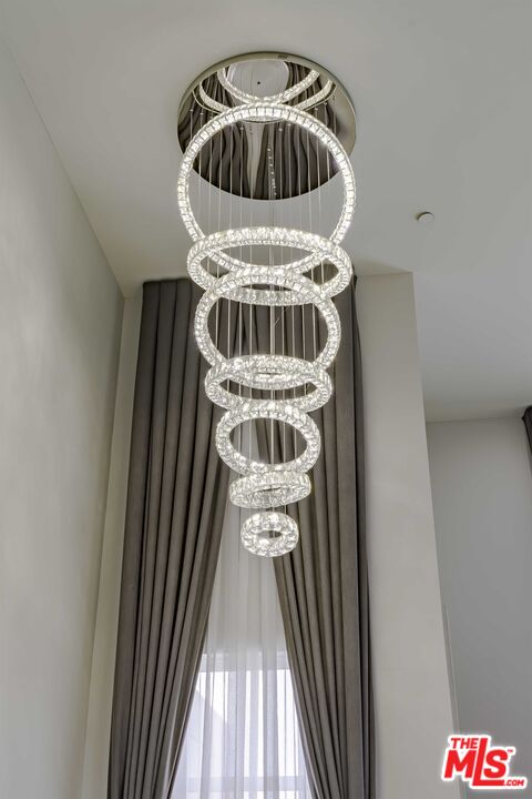 Los Angeles, California, 90010, United States, 3 Bedrooms Bedrooms, ,3 BathroomsBathrooms,Residential,For Sale,1992003