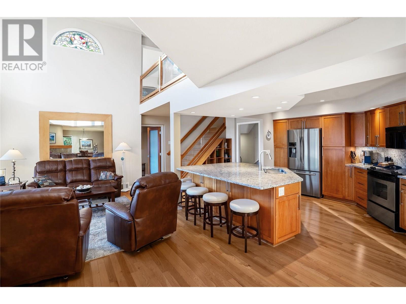 KELOWNA, British Columbia, V1V 2C3, CA, 5 Bedrooms Bedrooms, ,2 BathroomsBathrooms,Residential,For Sale,1911113