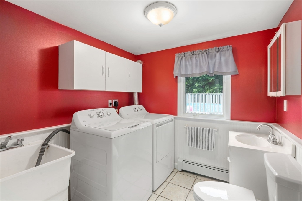 Abington, Massachusetts, 02351, United States, 3 Bedrooms Bedrooms, ,2 BathroomsBathrooms,Residential,For Sale,1907735