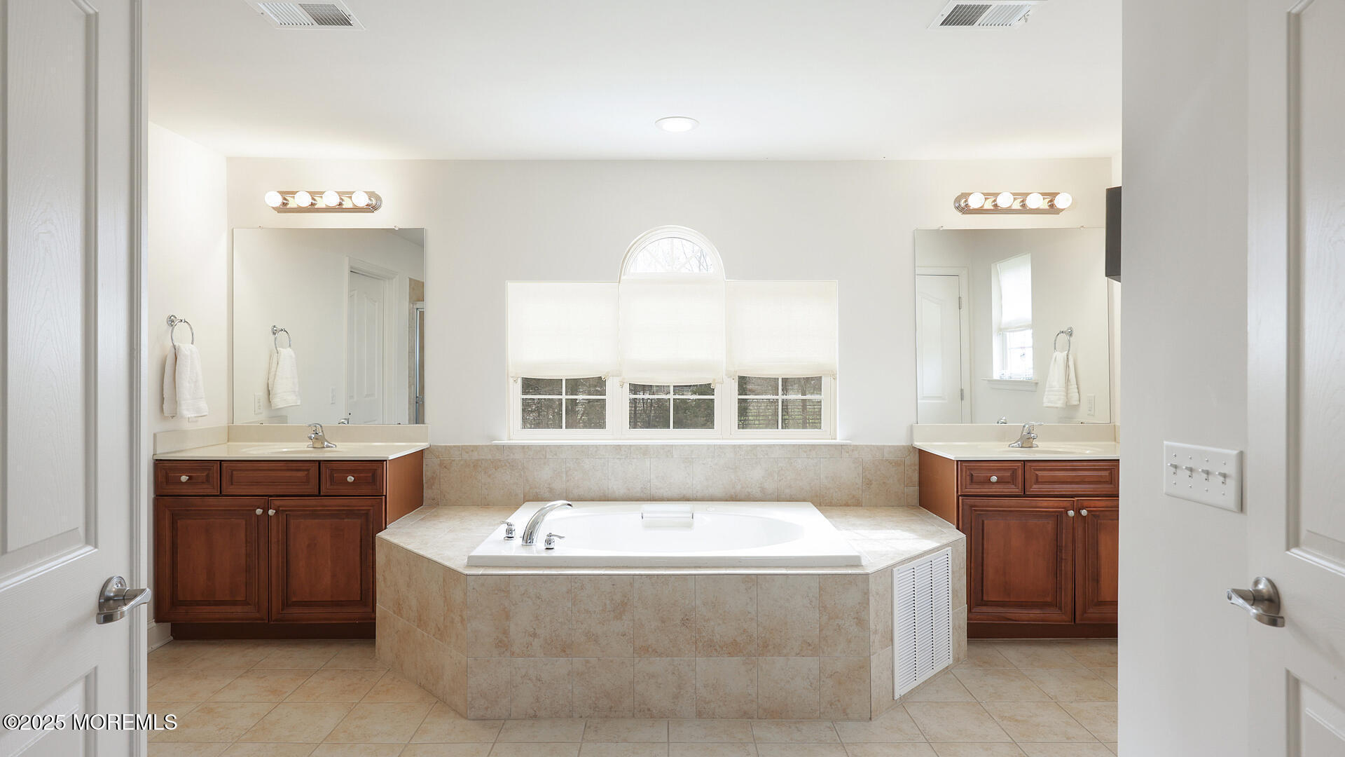 Jackson, New Jersey, 08527, United States, 5 Bedrooms Bedrooms, ,4 BathroomsBathrooms,Residential,For Sale,1779386