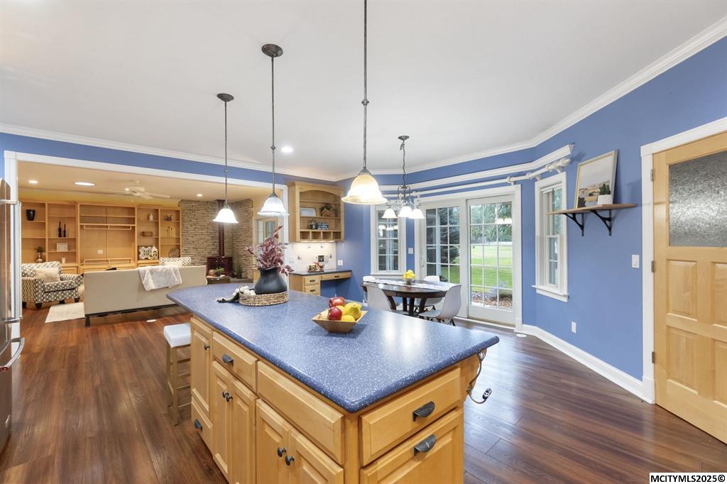 Mason City, Iowa, 50401, United States, 5 Bedrooms Bedrooms, ,4 BathroomsBathrooms,Residential,For Sale,1973709