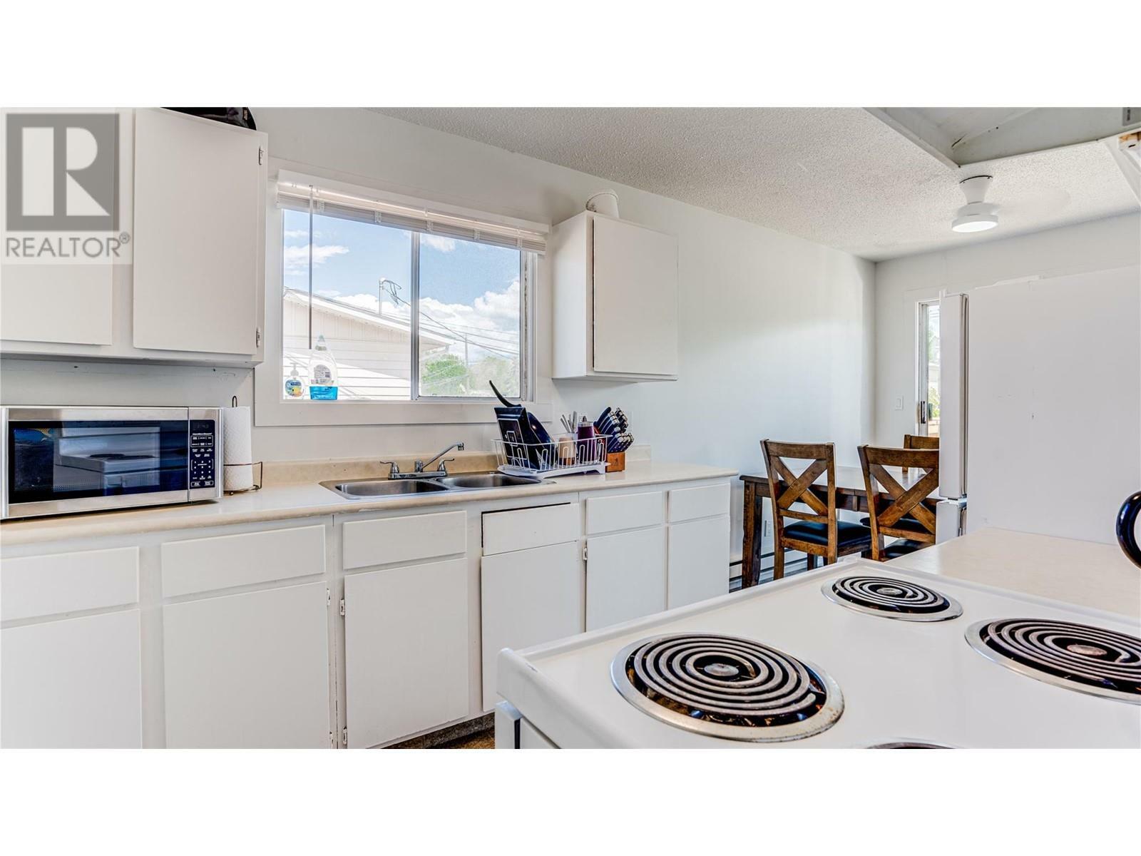 VERNON, British Columbia, V1T 7P8, CA, 8 Bedrooms Bedrooms, ,4 BathroomsBathrooms,Residential,For Sale,1837087