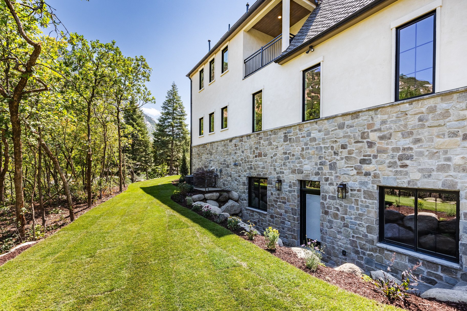  Creekside Manor, An Estate Shaped by Nature - 物件實景