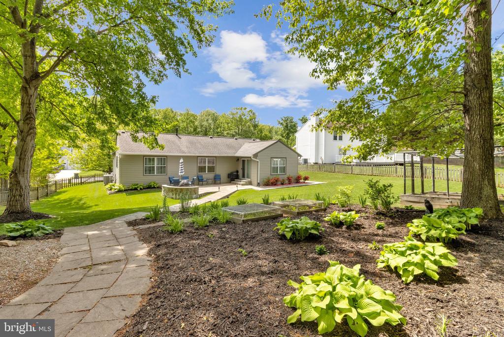 Burke, Virginia, 22015, United States, 3 Bedrooms Bedrooms, ,3 BathroomsBathrooms,Residential,For Sale,2049258