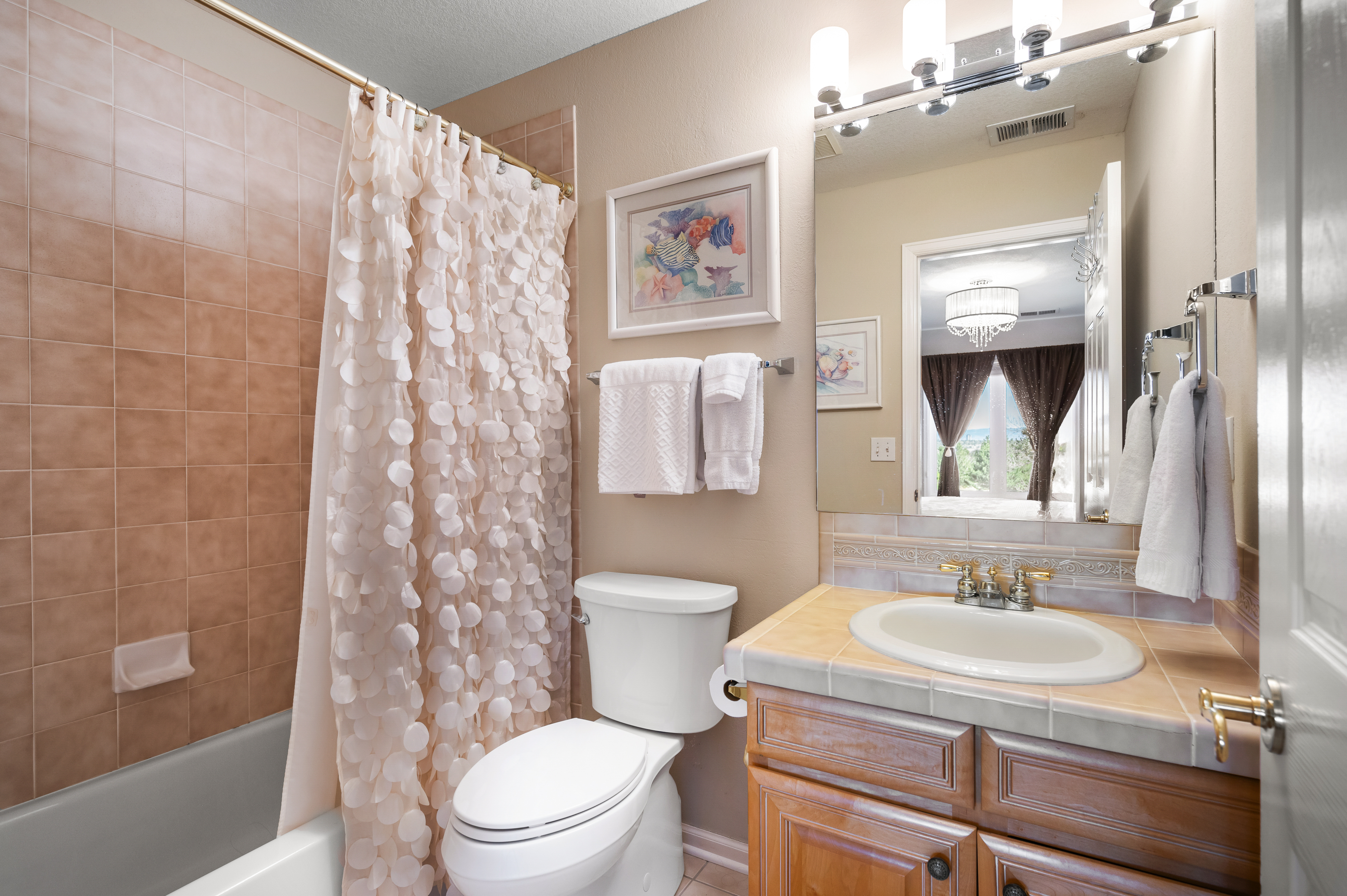  Luxury And Elegance Greet You At Every Turn In This Beautiful Home - 物件實景