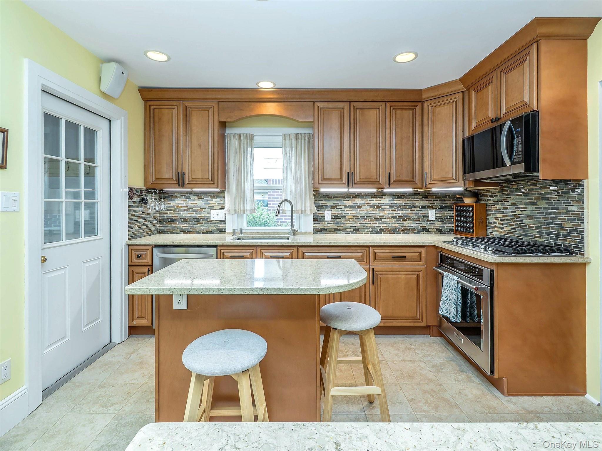  1 Raymond Street, Glen Cove, NY, 11542 - 物件實景