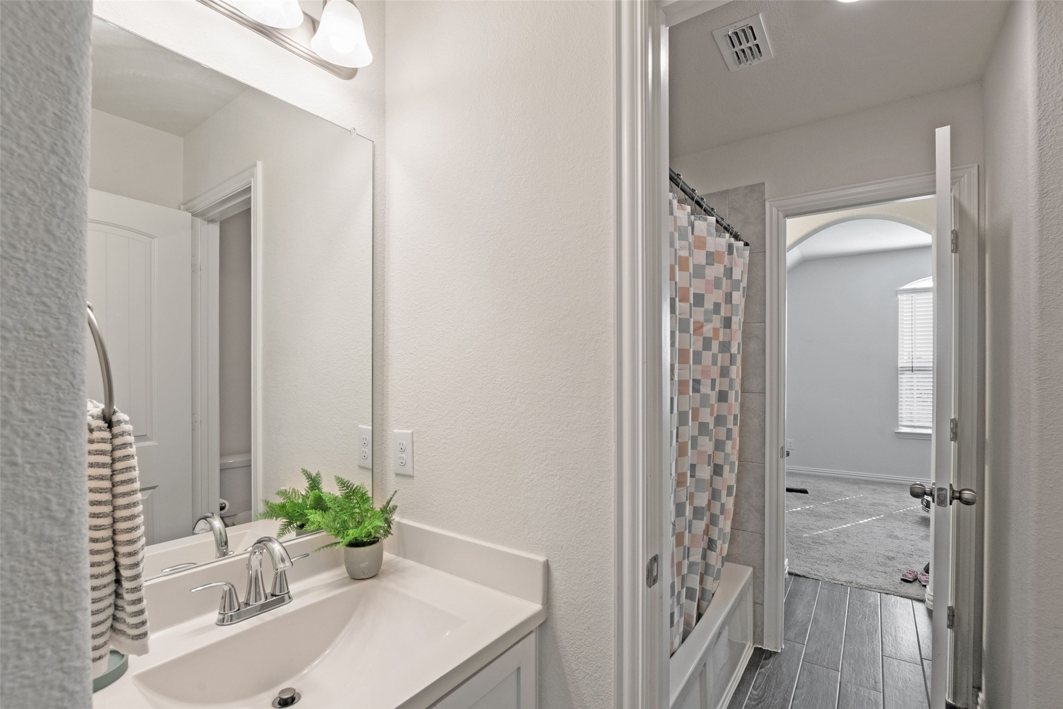 Little Elm, Texas, 75068, United States, 4 Bedrooms Bedrooms, ,4 BathroomsBathrooms,Residential,For Sale,1990975