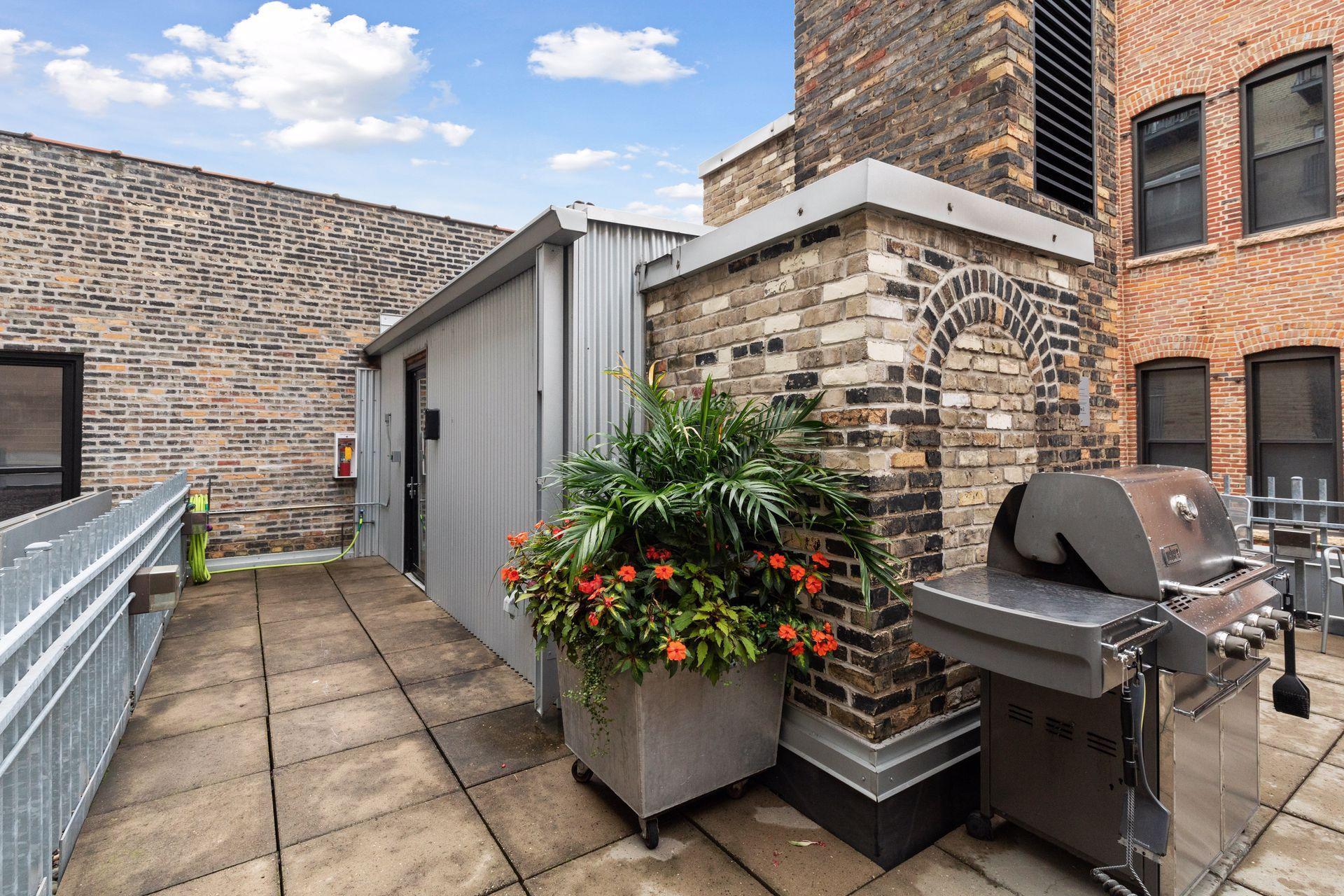 Saint Paul, Minnesota, 55101, United States, 2 Bedrooms Bedrooms, ,1 BathroomBathrooms,Residential,For Sale,1794377