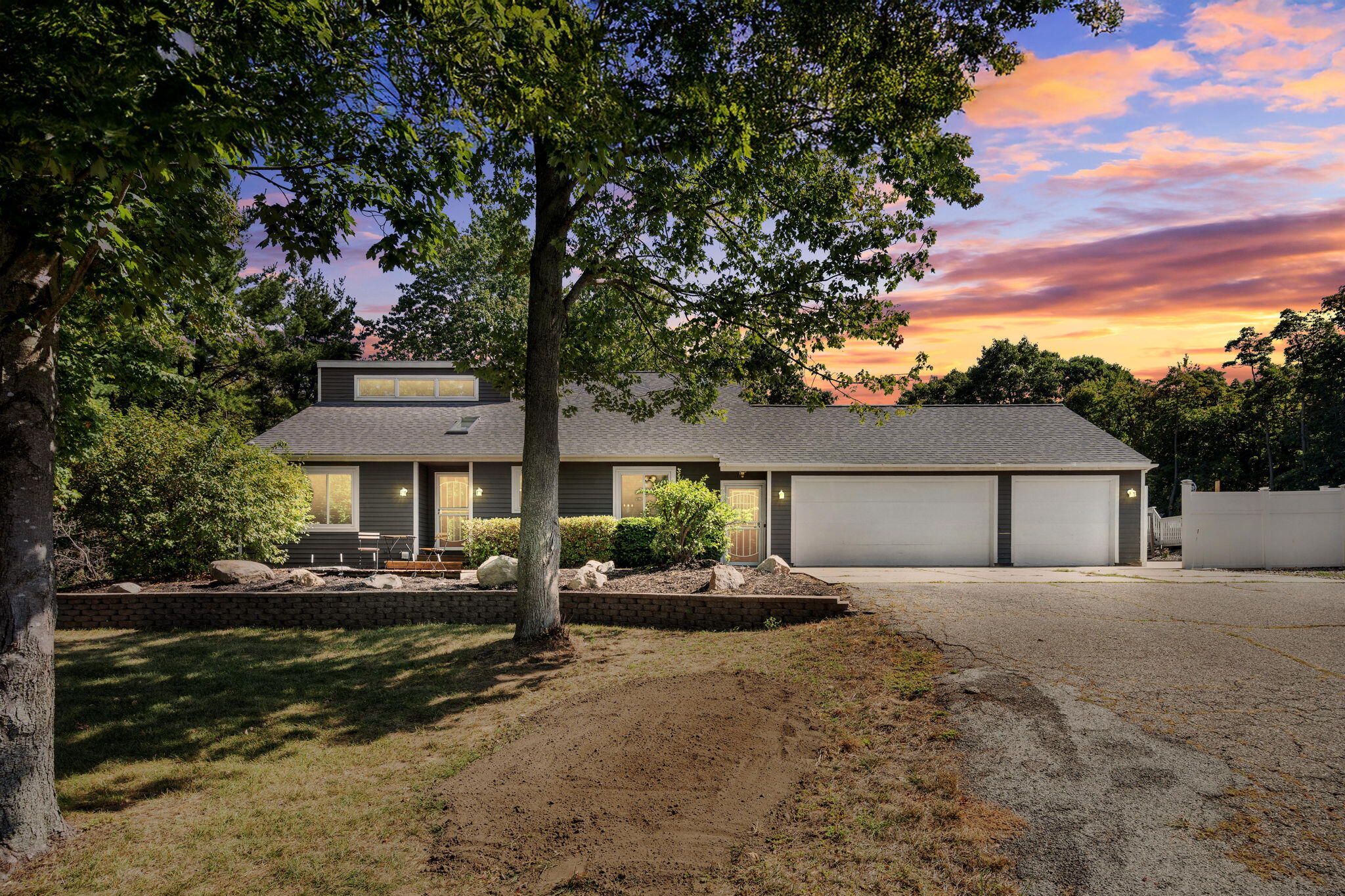 Holland, Michigan, 49423, United States, 5 Bedrooms Bedrooms, ,4 BathroomsBathrooms,Residential,For Sale,1982787