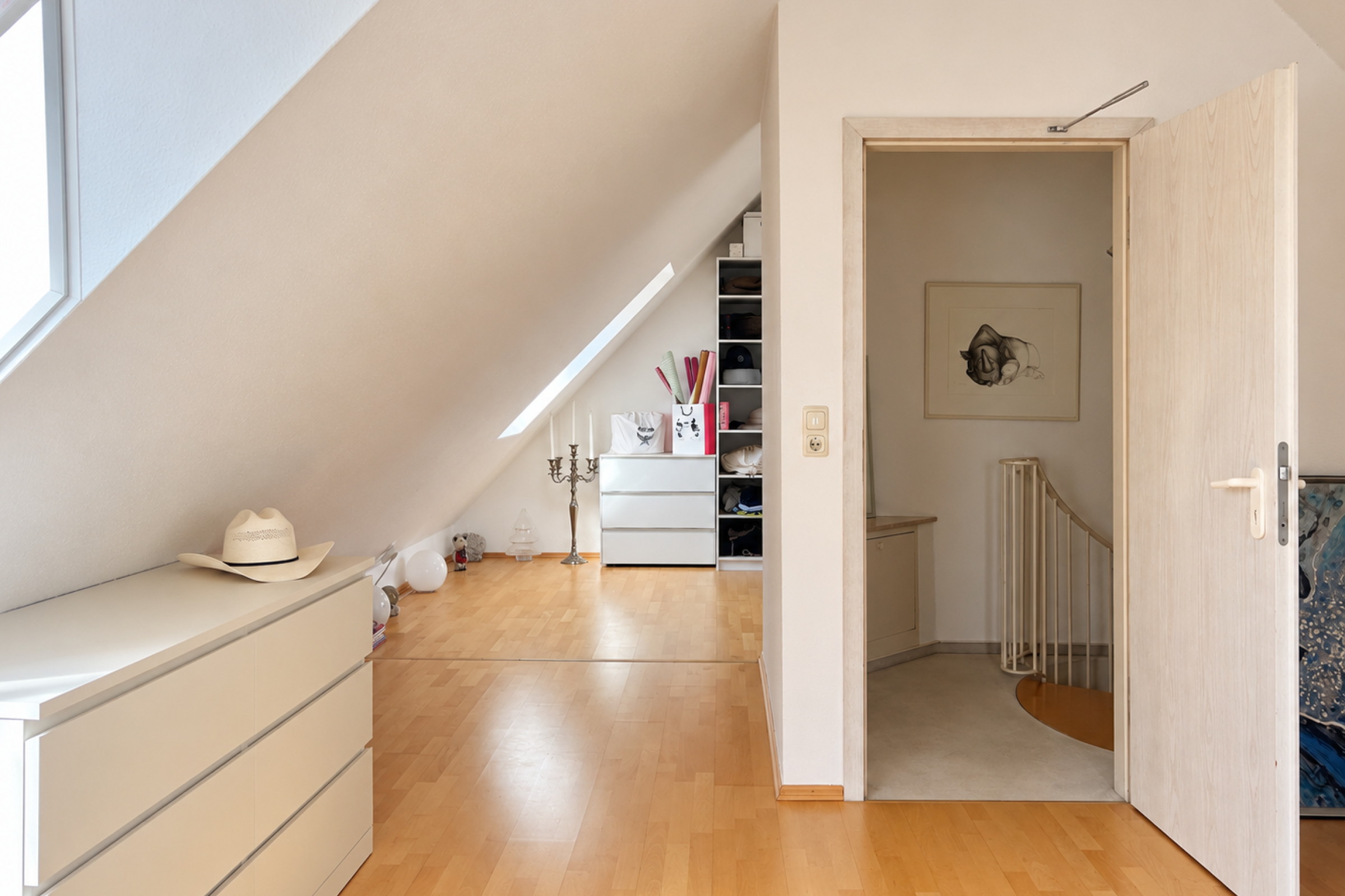  Light-Filled Duplex Apartment with Balcony and Underground Parking Spot - 物件實景