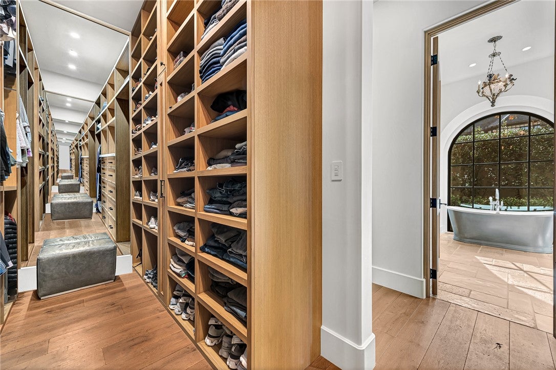 Fayetteville, Arkansas, 72704, United States, 4 Bedrooms Bedrooms, ,5 BathroomsBathrooms,Residential,For Sale,1993299