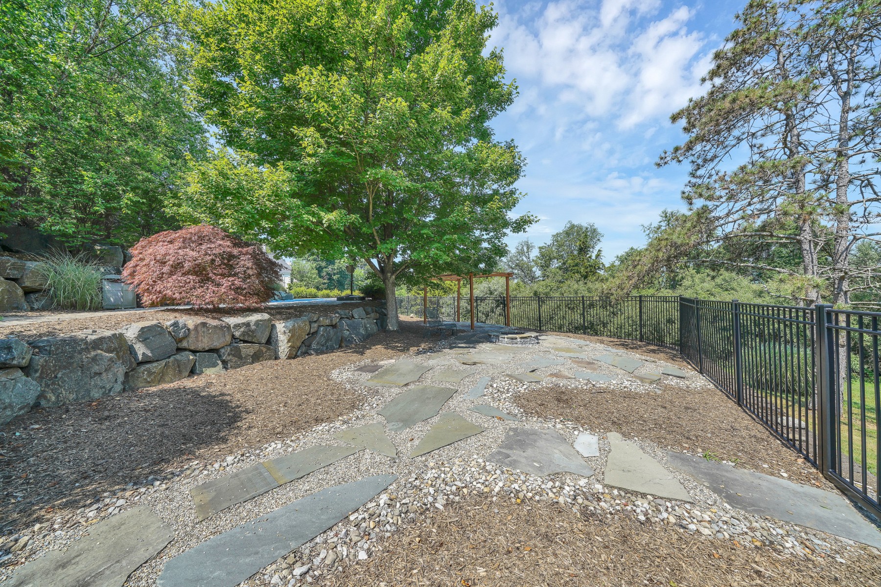  Custom Built Colonial Home with Mountain Views and Exceptional Outdoor Setting - 物件實景