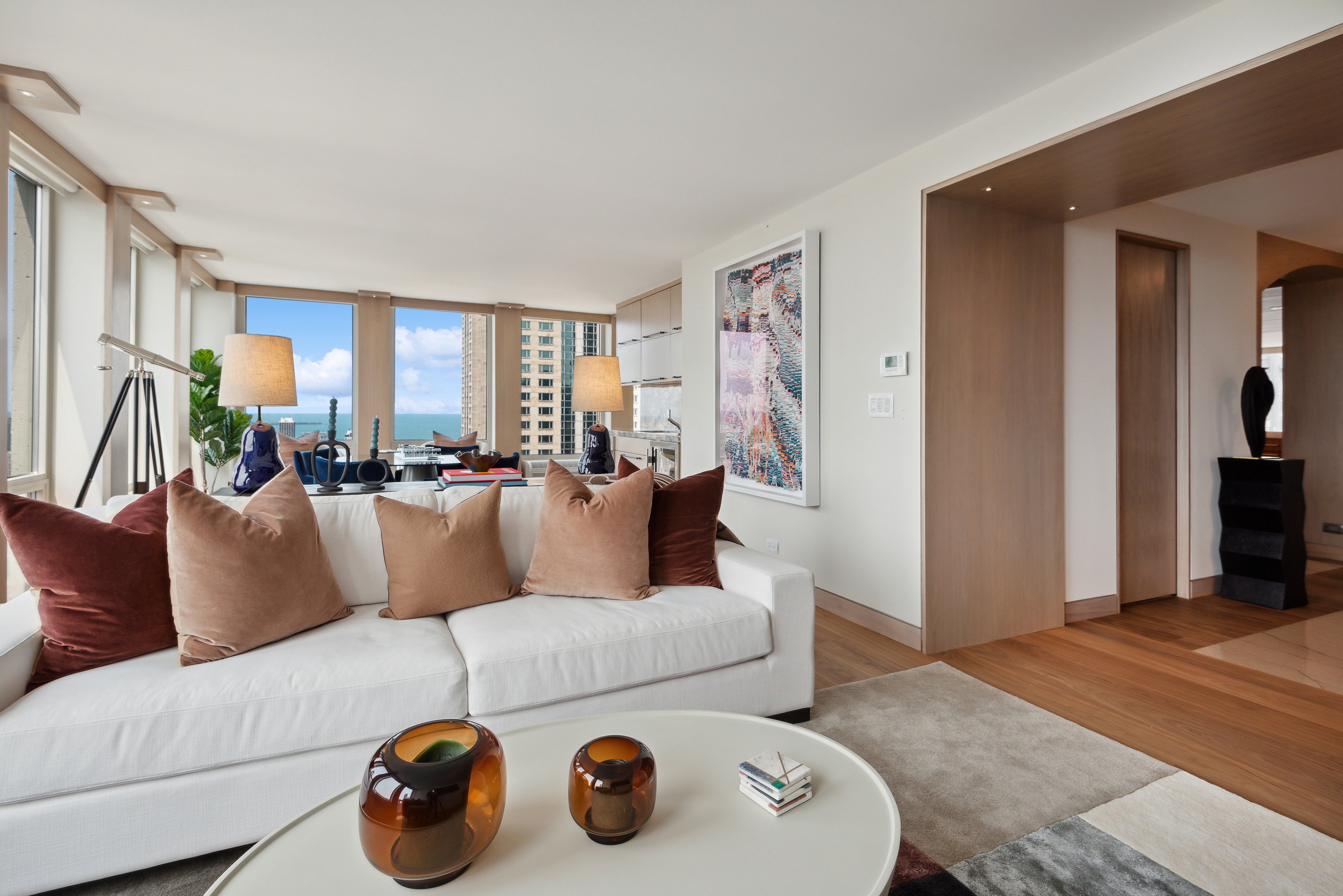  Absolutely Stunning, Penthouse Level Furnished Condo - 物件實景