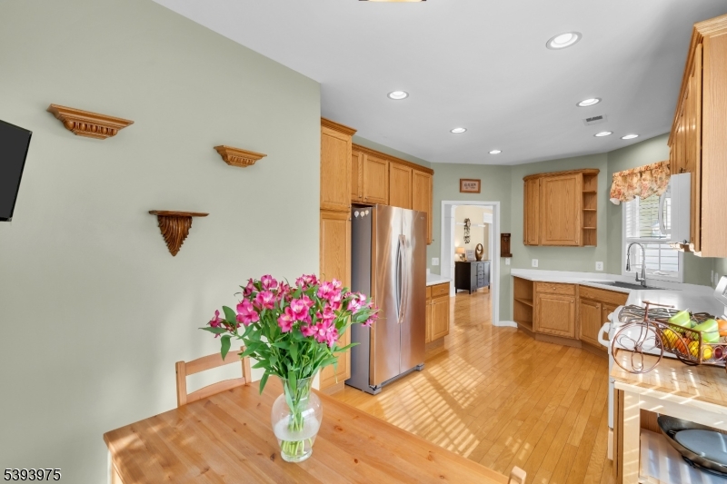 Franklin Twp., New Jersey, 08873, United States, 3 Bedrooms Bedrooms, ,3 BathroomsBathrooms,Residential,For Sale,1991014