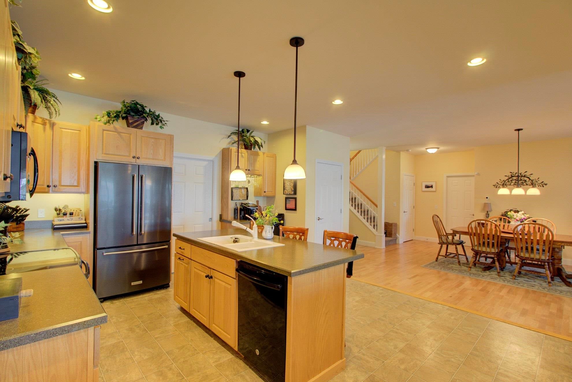 Alburgh, Vermont, 05440, United States, 5 Bedrooms Bedrooms, ,1 BathroomBathrooms,Residential,For Sale,1885348
