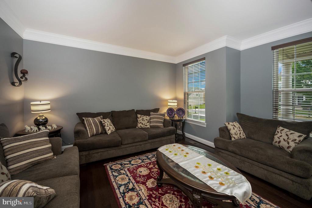 Woodbridge, Virginia, 22193, United States, 6 Bedrooms Bedrooms, ,6 BathroomsBathrooms,Residential,For Sale,1919107