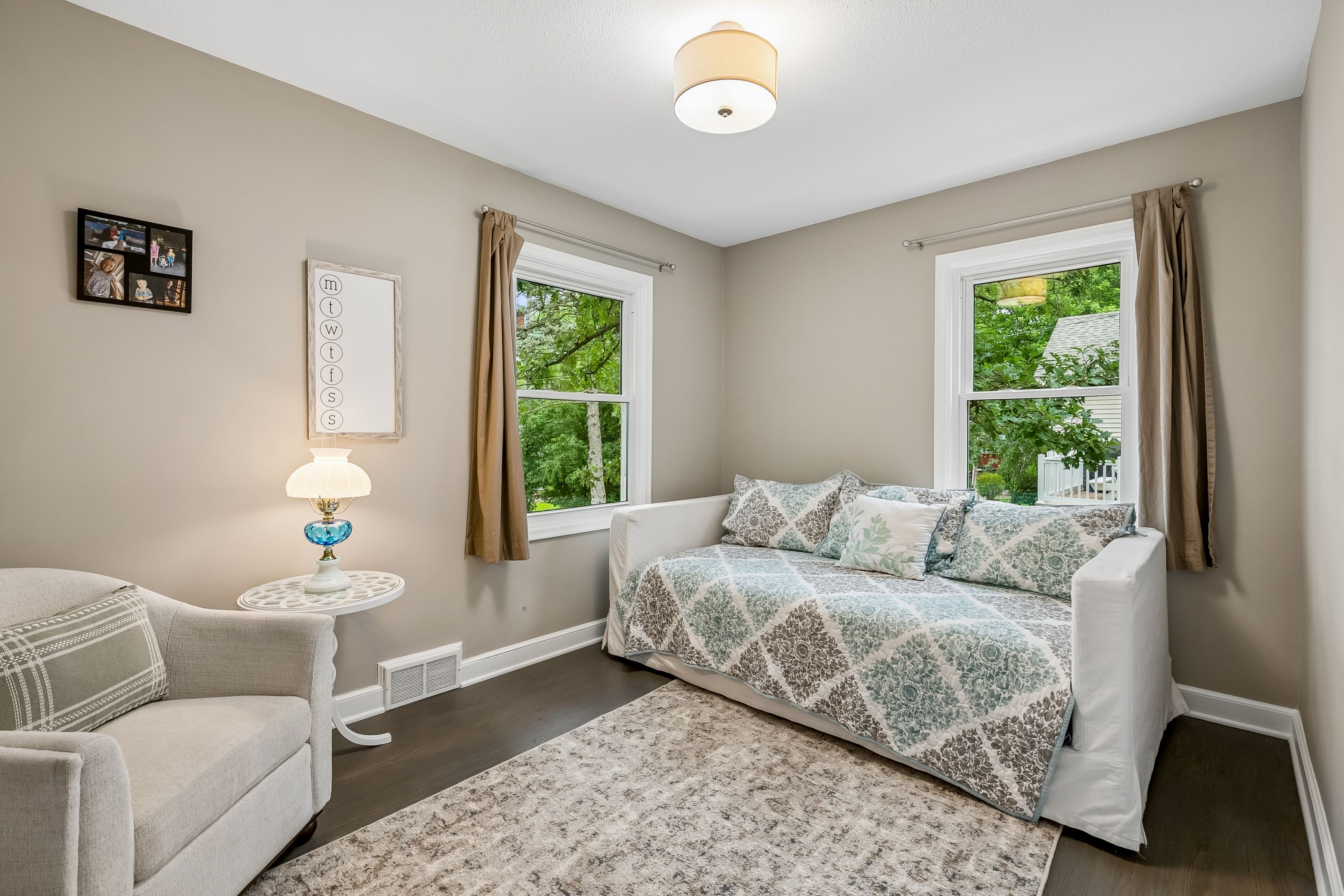 Beautifully Renovated in Coveted Chowen Park - 物件實景