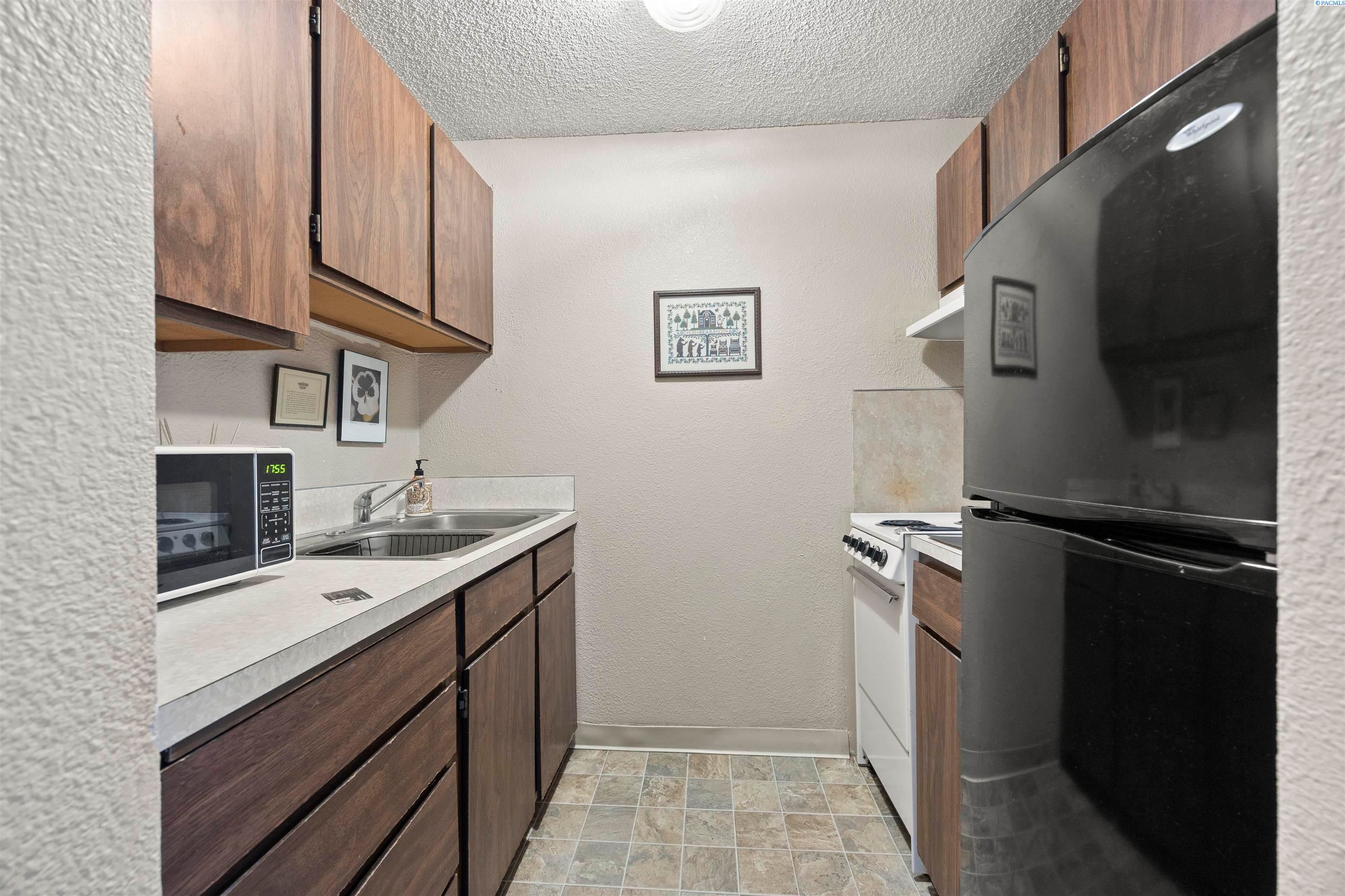 Zillah, Washington, 98953, United States, 9 Bedrooms Bedrooms, ,Residential,For Sale,2013273