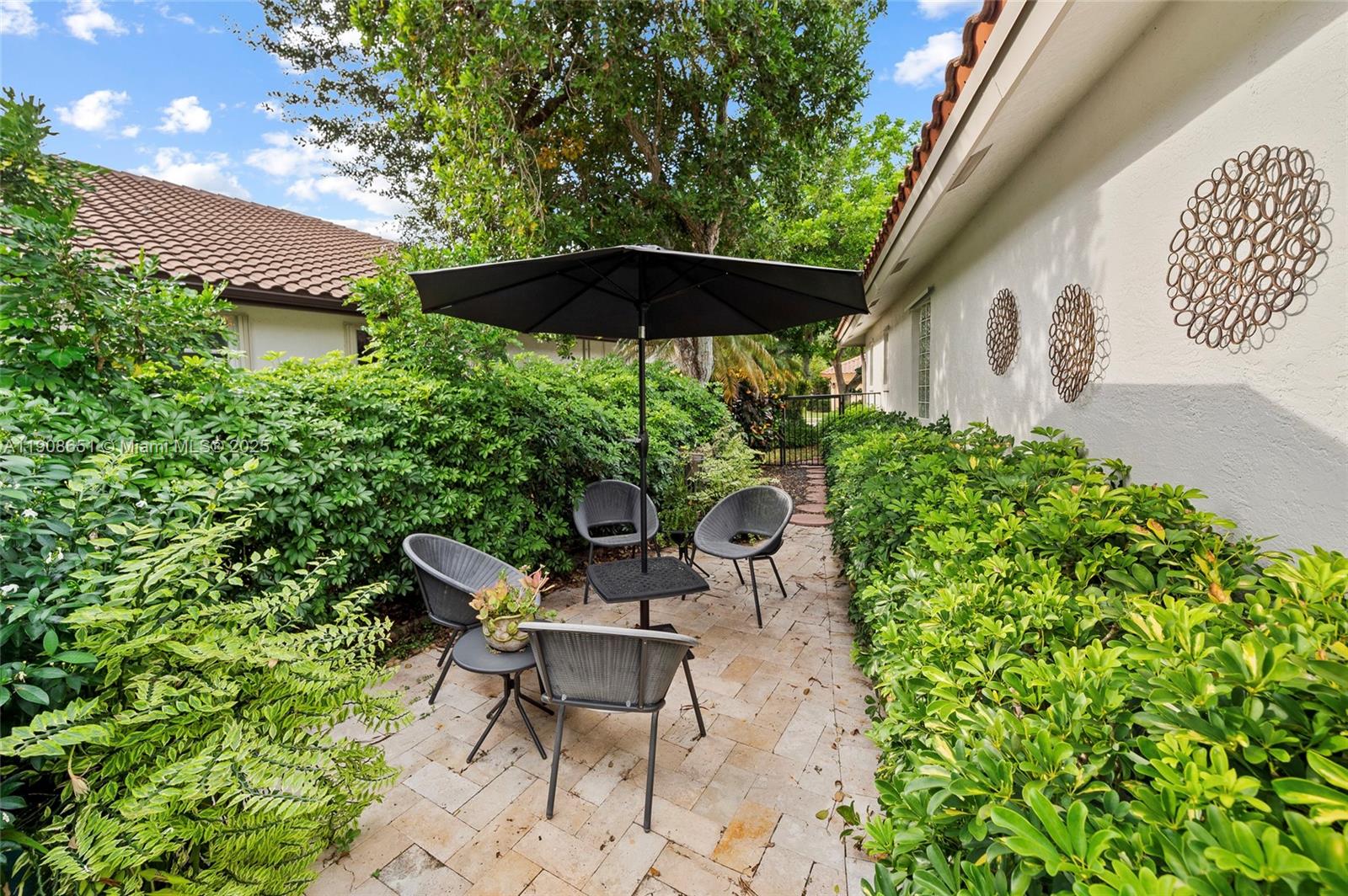 Weston, Florida, 33332, United States, 5 Bedrooms Bedrooms, ,4 BathroomsBathrooms,Residential,For Sale,1987743