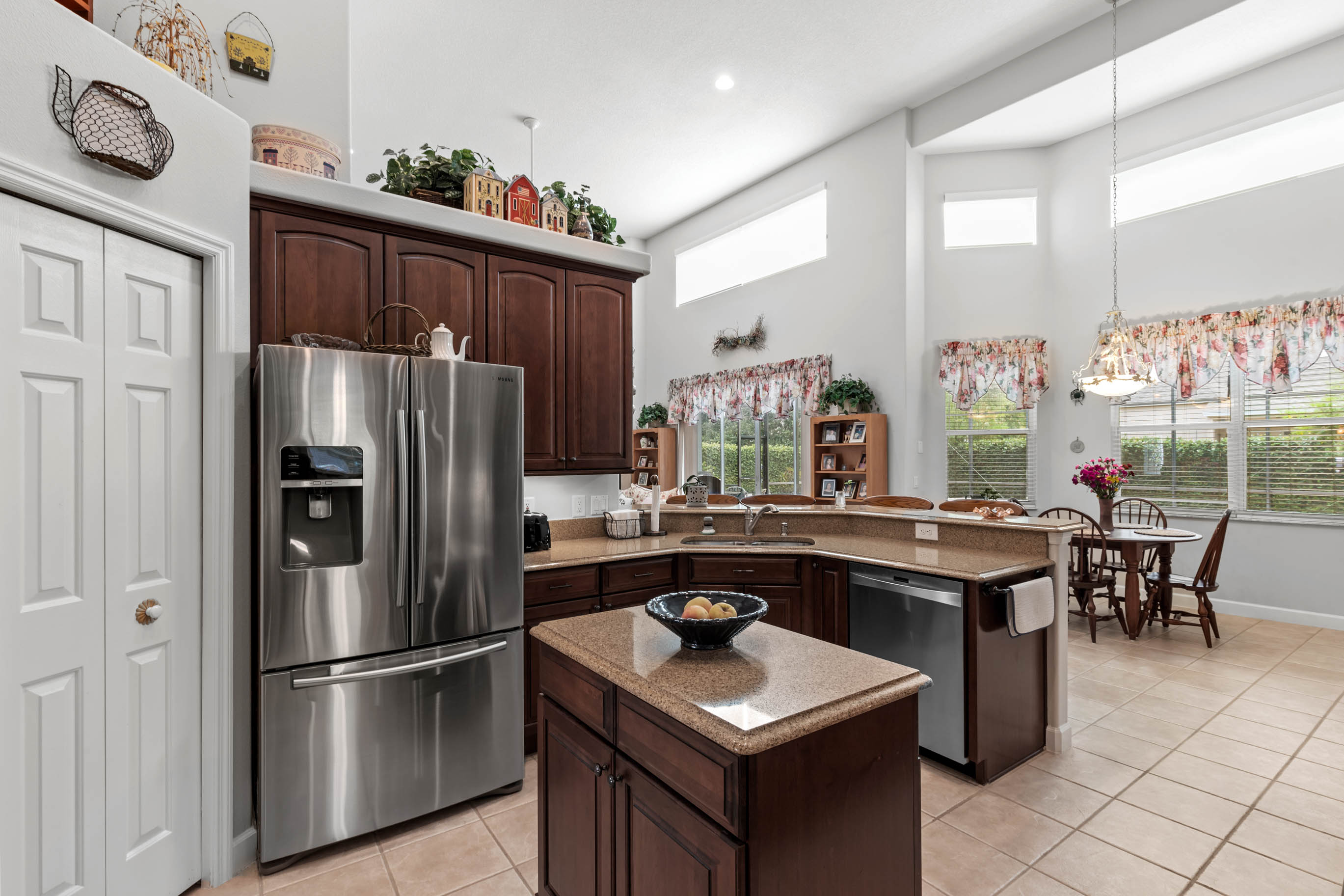 Eustis, Florida, 32736, United States, 3 Bedrooms Bedrooms, ,4 BathroomsBathrooms,Residential,For Sale,2013226