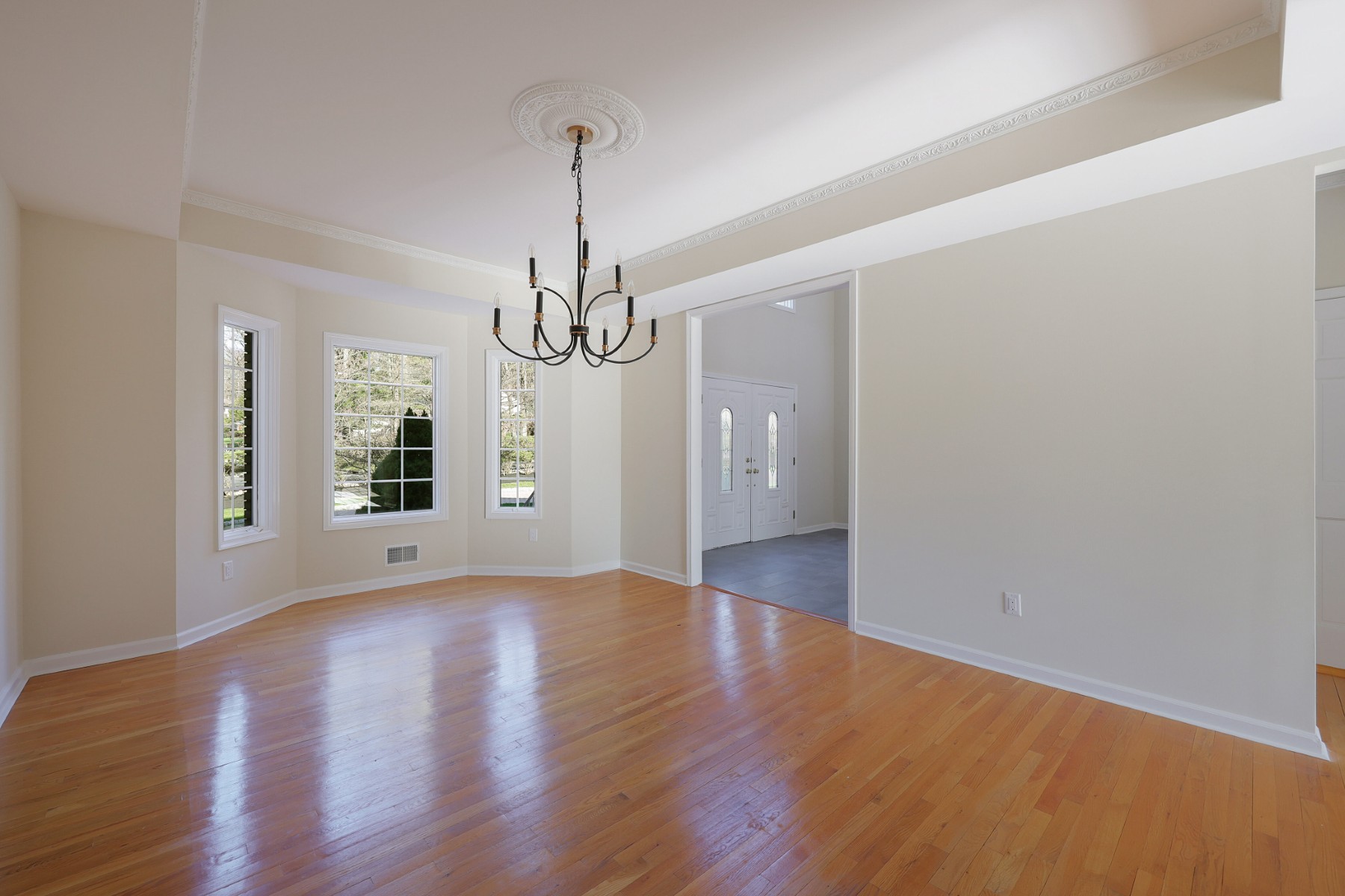  Impressive Seven Bedroom Colonial Offer Privacy and Practicality - 物件實景