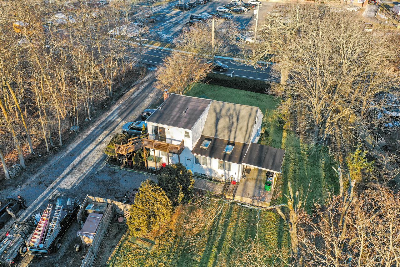 Eastport, New York, 11941, United States, 3 Bedrooms Bedrooms, ,3 BathroomsBathrooms,Residential,For Sale,2008841