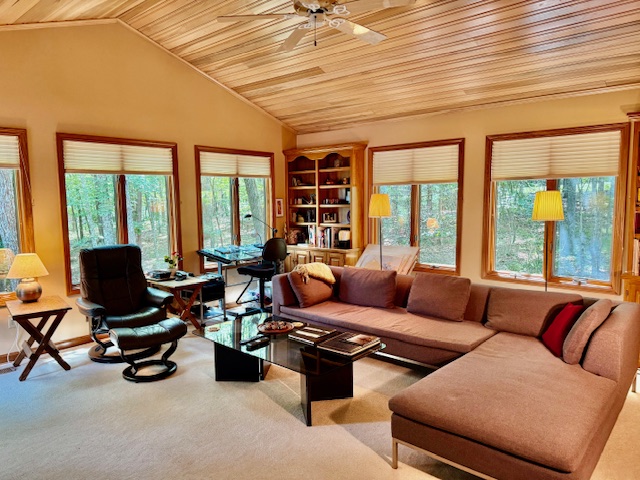 Crossville, Tennessee, 38558, United States, 3 Bedrooms Bedrooms, ,4 BathroomsBathrooms,Residential,For Sale,1980171