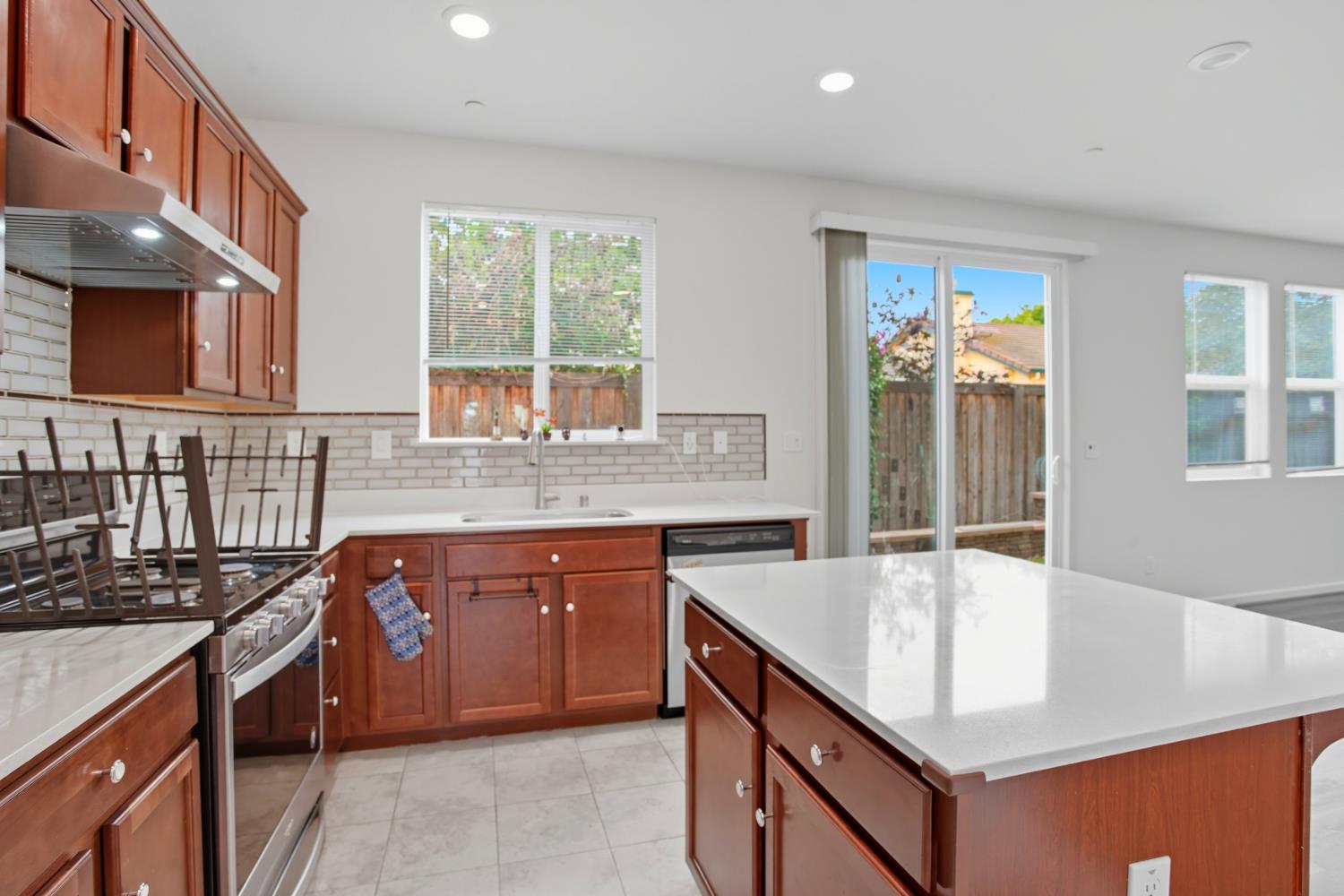 Elk Grove, California, 95758, United States, 3 Bedrooms Bedrooms, ,3 BathroomsBathrooms,Residential,For Sale,1961072