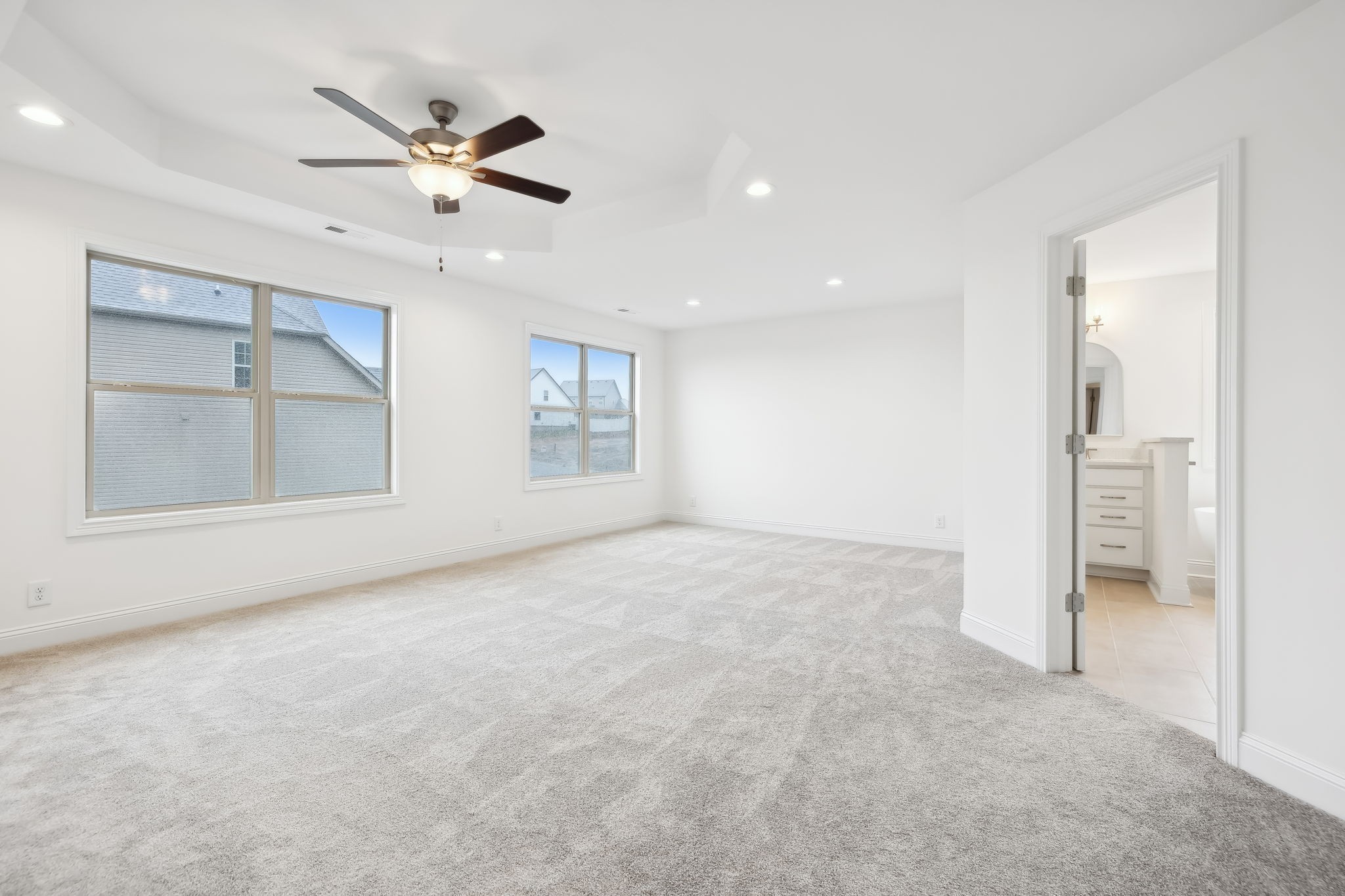 Clarksville, Tennessee, 37043, United States, 4 Bedrooms Bedrooms, ,4 BathroomsBathrooms,Residential,For Sale,2005810