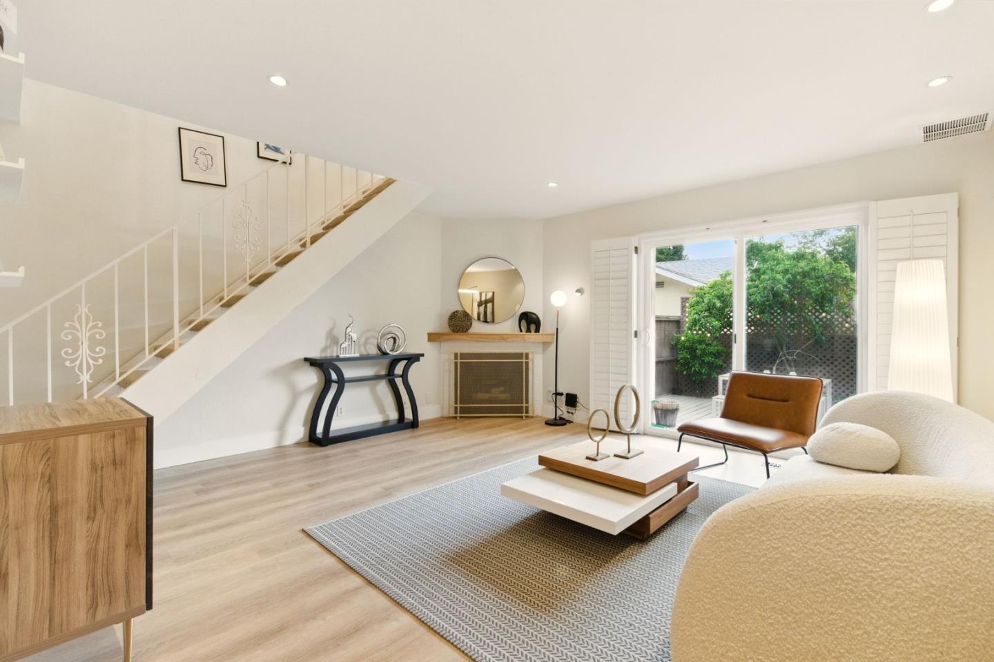 Redwood City, California, 94061, United States, 2 Bedrooms Bedrooms, ,2 BathroomsBathrooms,Residential,For Sale,1939349
