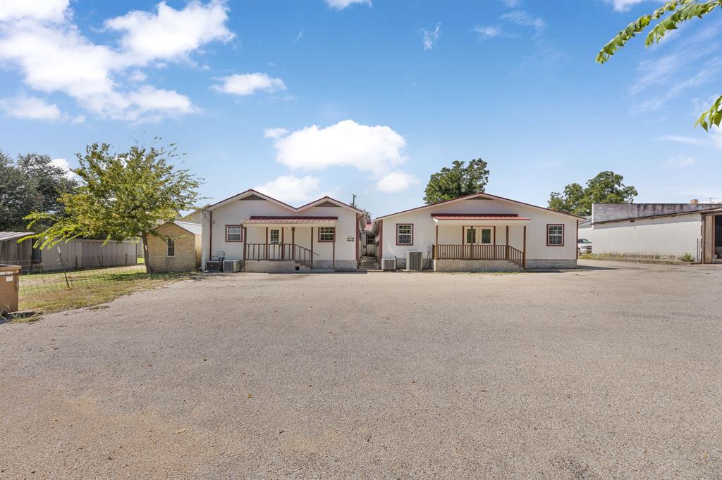 Fredericksburg, Texas, 78624, United States, 5 Bedrooms Bedrooms, ,4 BathroomsBathrooms,Residential,For Sale,1981839