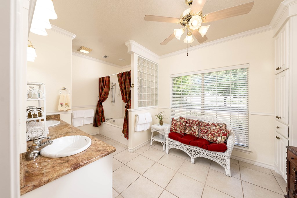 Kerrville, Texas, 78028, United States, 4 Bedrooms Bedrooms, ,4 BathroomsBathrooms,Residential,For Sale,1710846