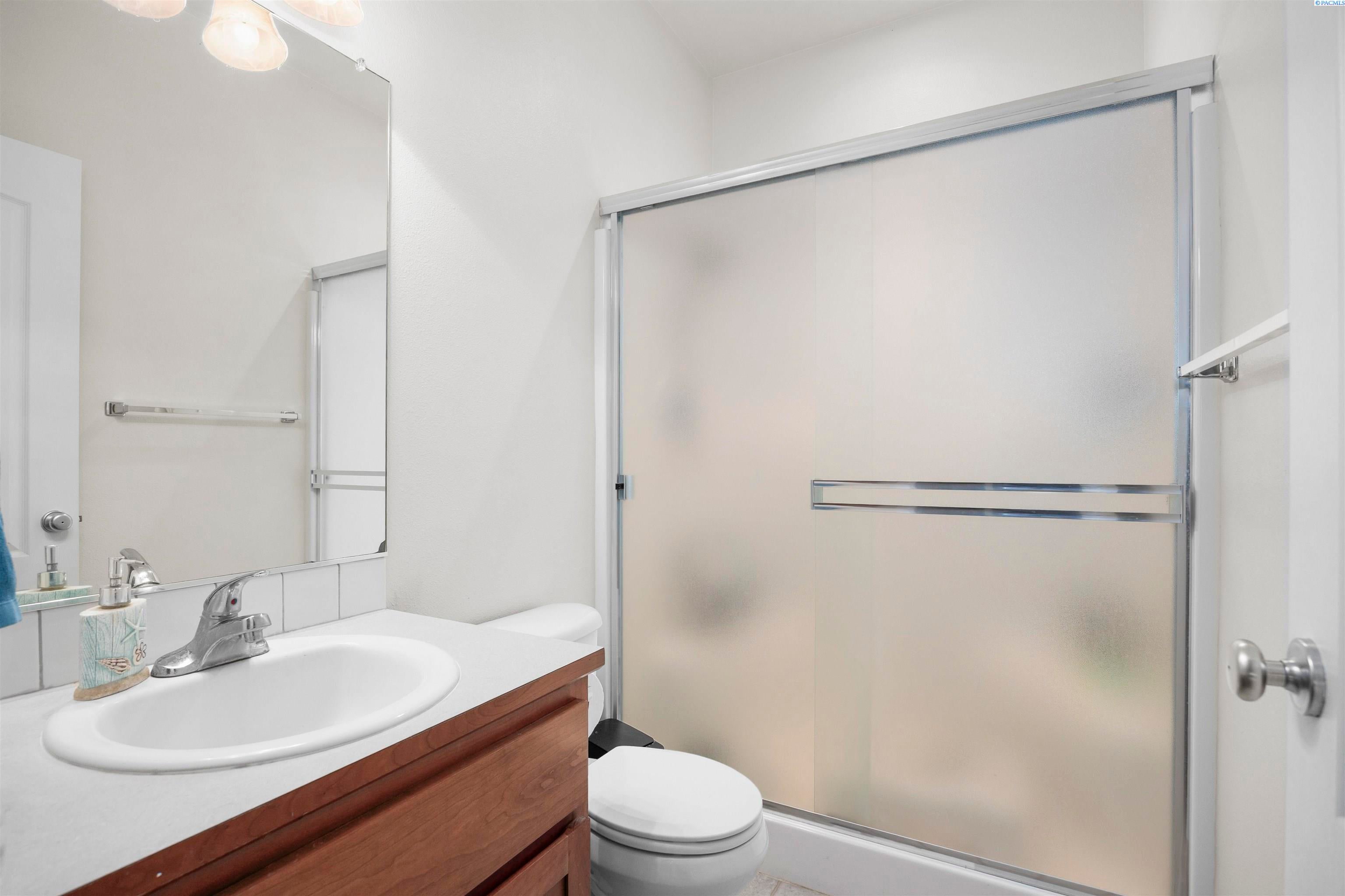 Eltopia, Washington, 99330, United States, 5 Bedrooms Bedrooms, ,4 BathroomsBathrooms,Residential,For Sale,2012124