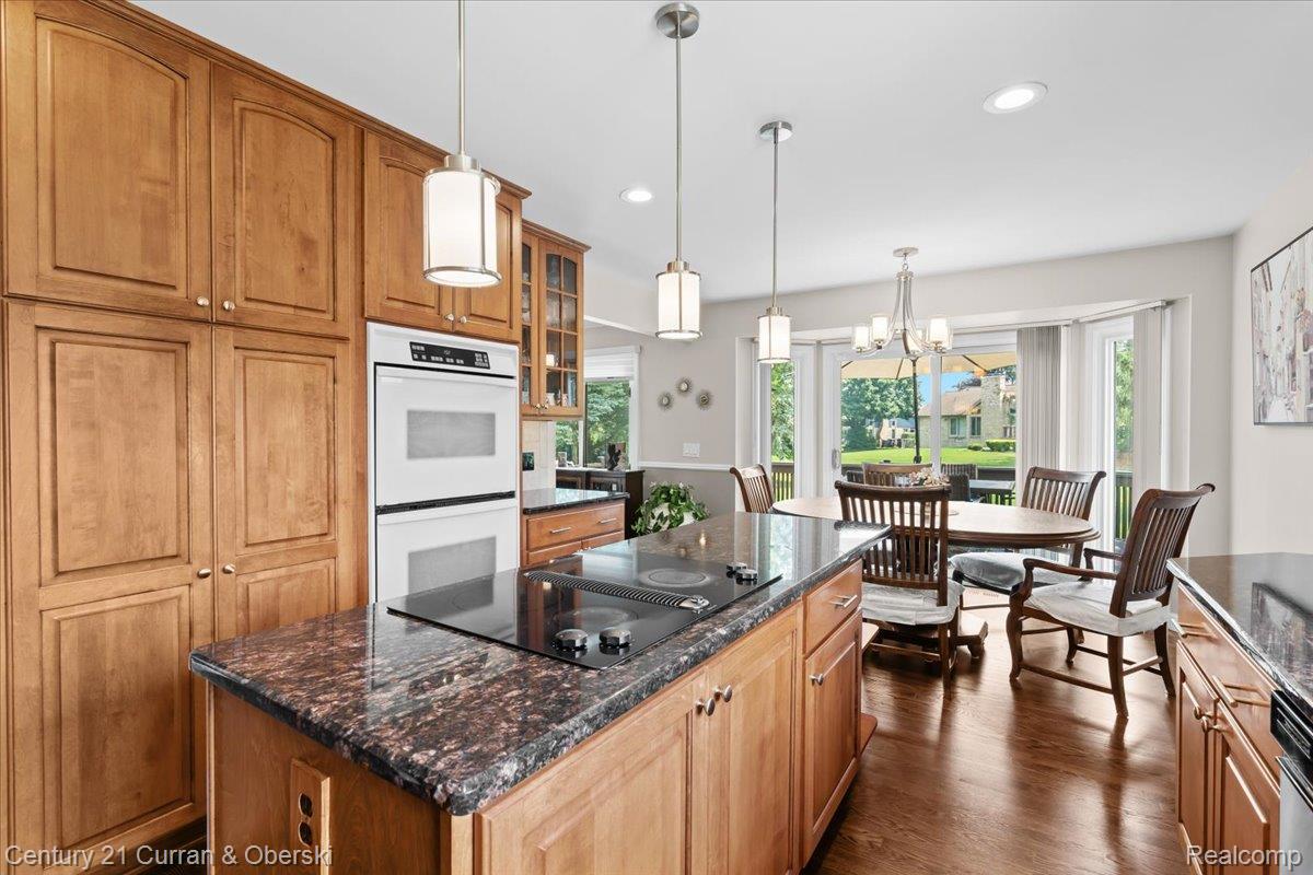 Northville, Michigan, 48168, United States, 3 Bedrooms Bedrooms, ,4 BathroomsBathrooms,Residential,For Sale,1921714