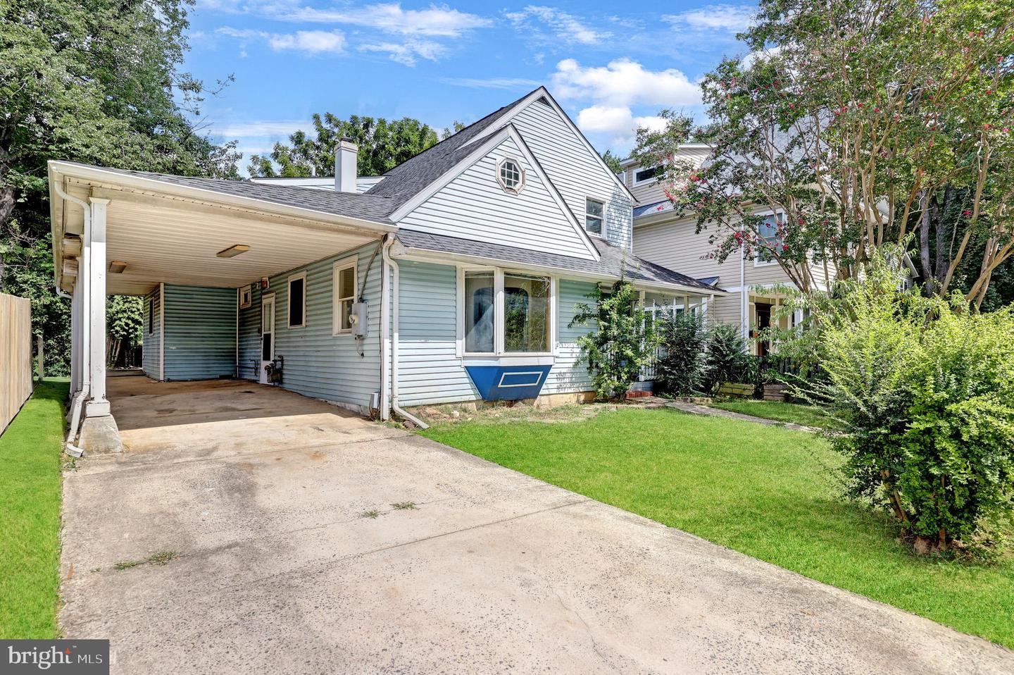 Falls Church, Virginia, 22042, United States, 5 Bedrooms Bedrooms, ,2 BathroomsBathrooms,Residential,For Sale,1932563