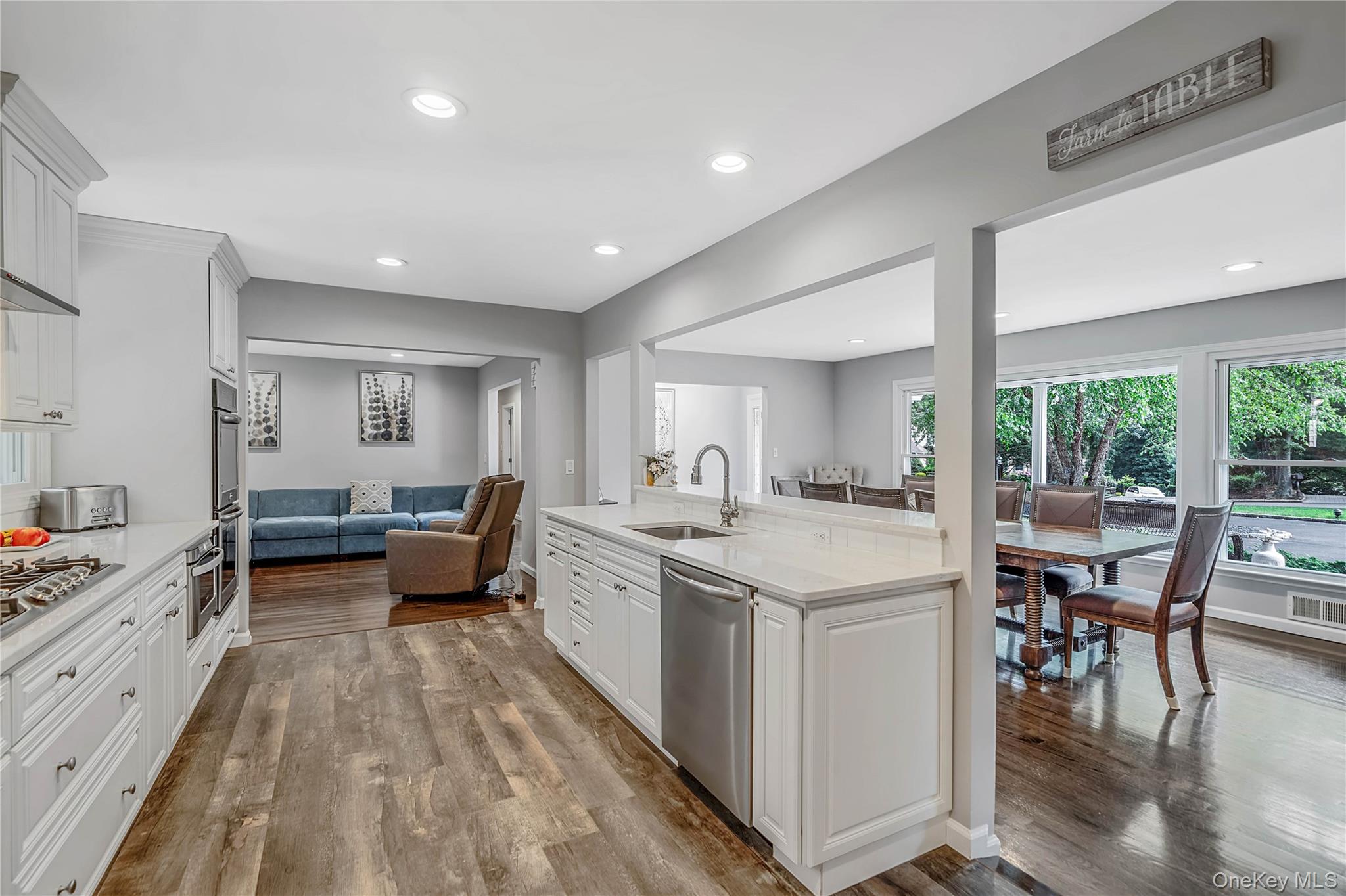  10 Williamsburg Drive, Northport, NY, 11768 - 物件實景