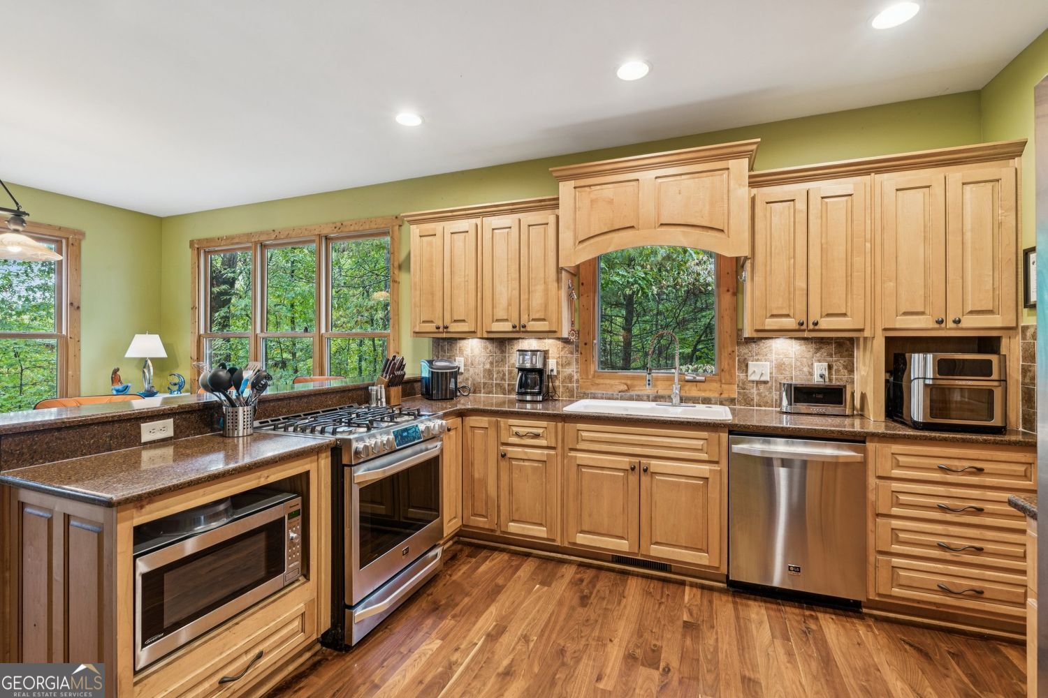 Ellijay, Georgia, 30540, United States, 3 Bedrooms Bedrooms, ,4 BathroomsBathrooms,Residential,For Sale,1952403