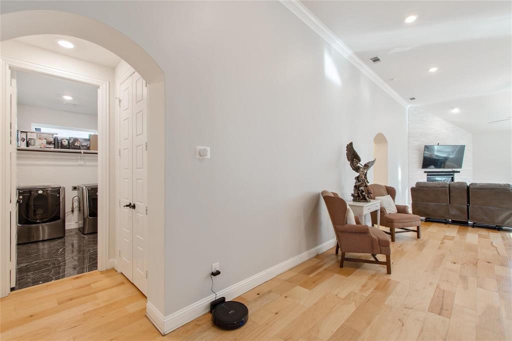 Dallas, Texas, 75212, United States, 3 Bedrooms Bedrooms, ,2 BathroomsBathrooms,Residential,For Sale,2037403