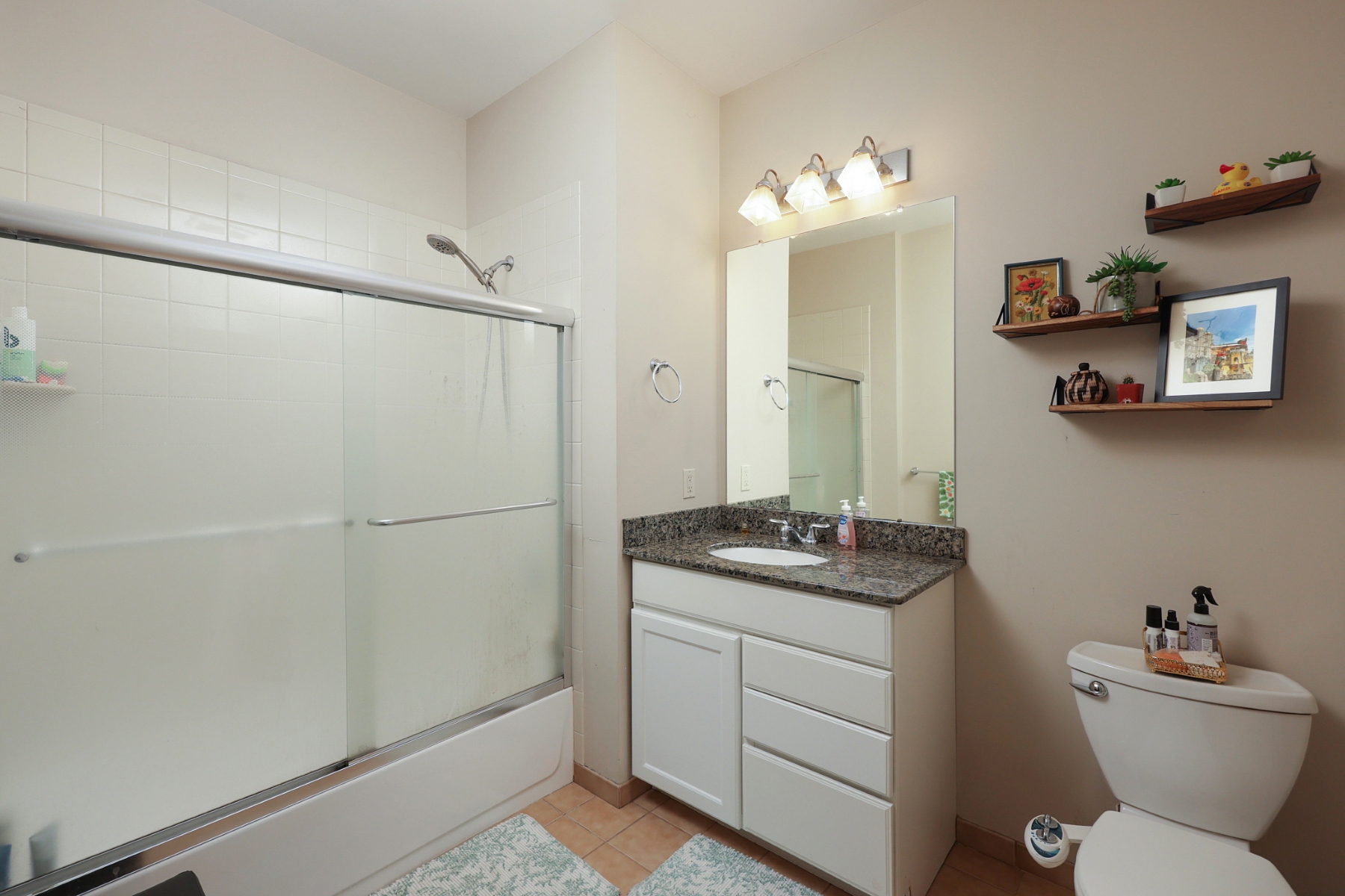  ?JC Heights? Multifloor Condominum Offers Open Concept Layout - 物件實景