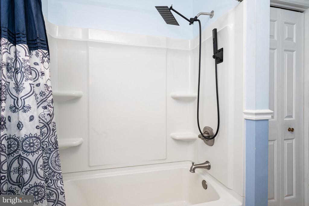 Reading, Pennsylvania, 19607, United States, 4 Bedrooms Bedrooms, ,4 BathroomsBathrooms,Residential,For Sale,1951295