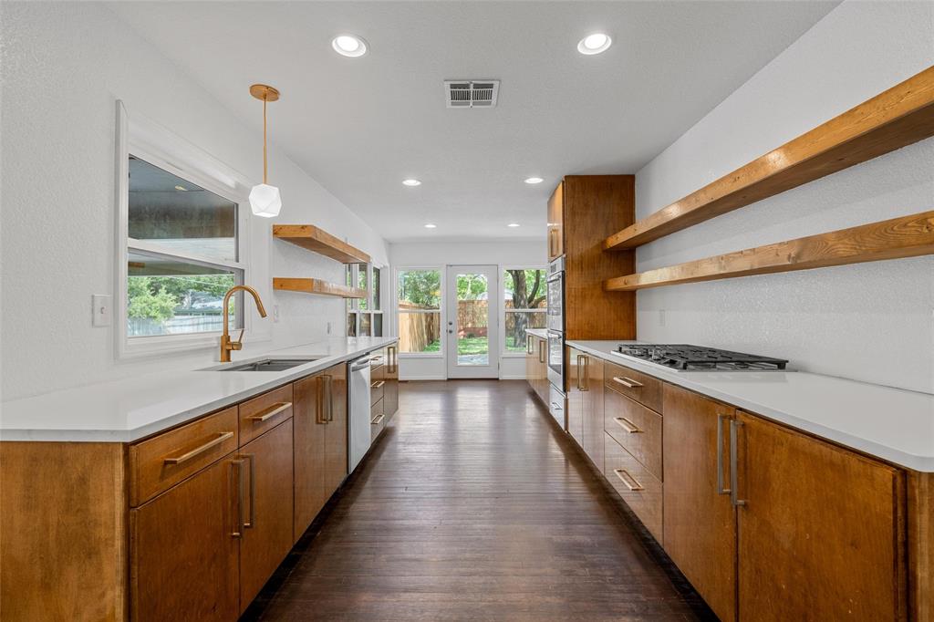 Waco, Texas, 76710, United States, 5 Bedrooms Bedrooms, ,4 BathroomsBathrooms,Residential,For Sale,1806319